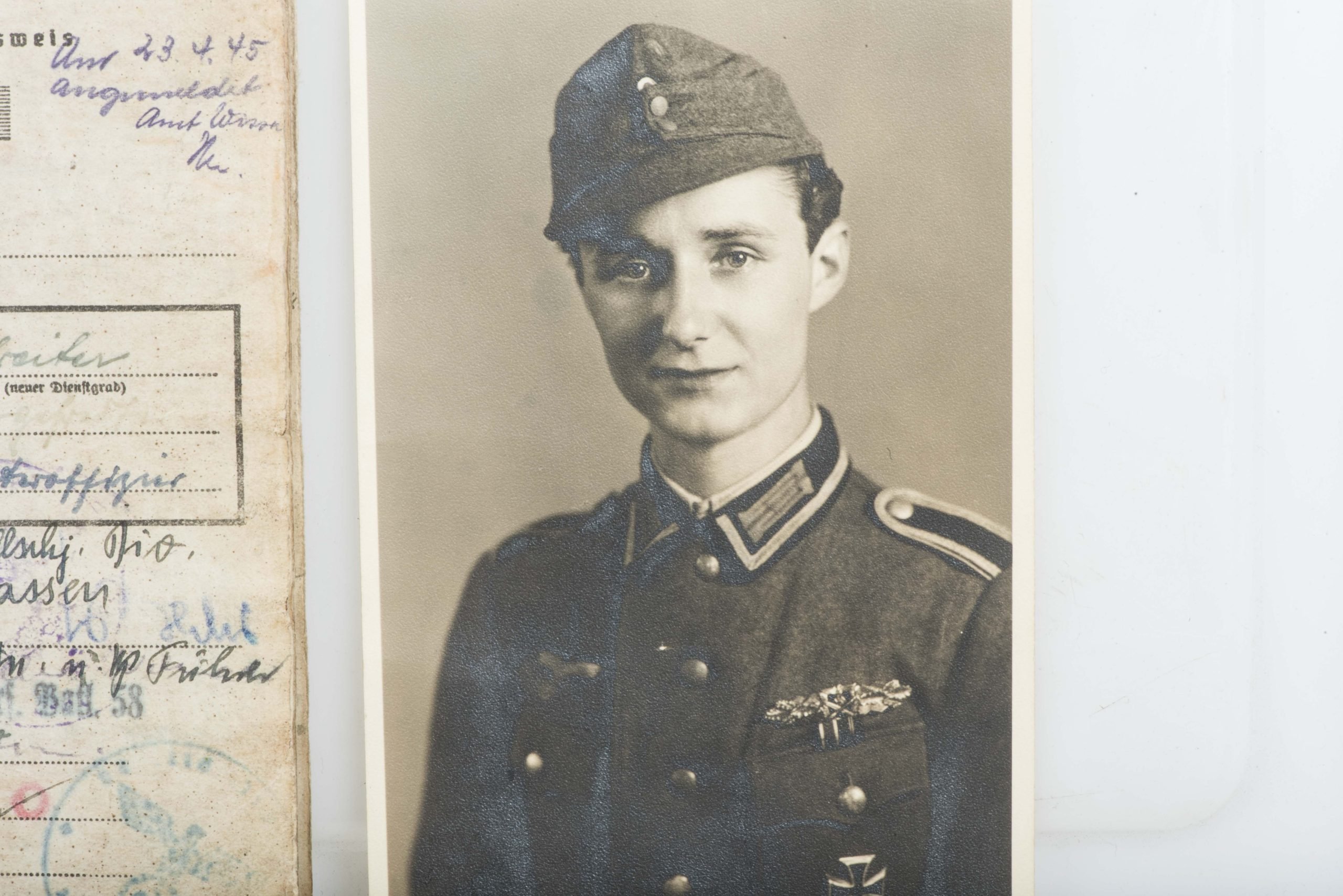 Nahkampfspange Soldbuch grouping Paul Pützer, Grenadier-Regiment 453 and 2. Fallschirmjäger-Division — image 36