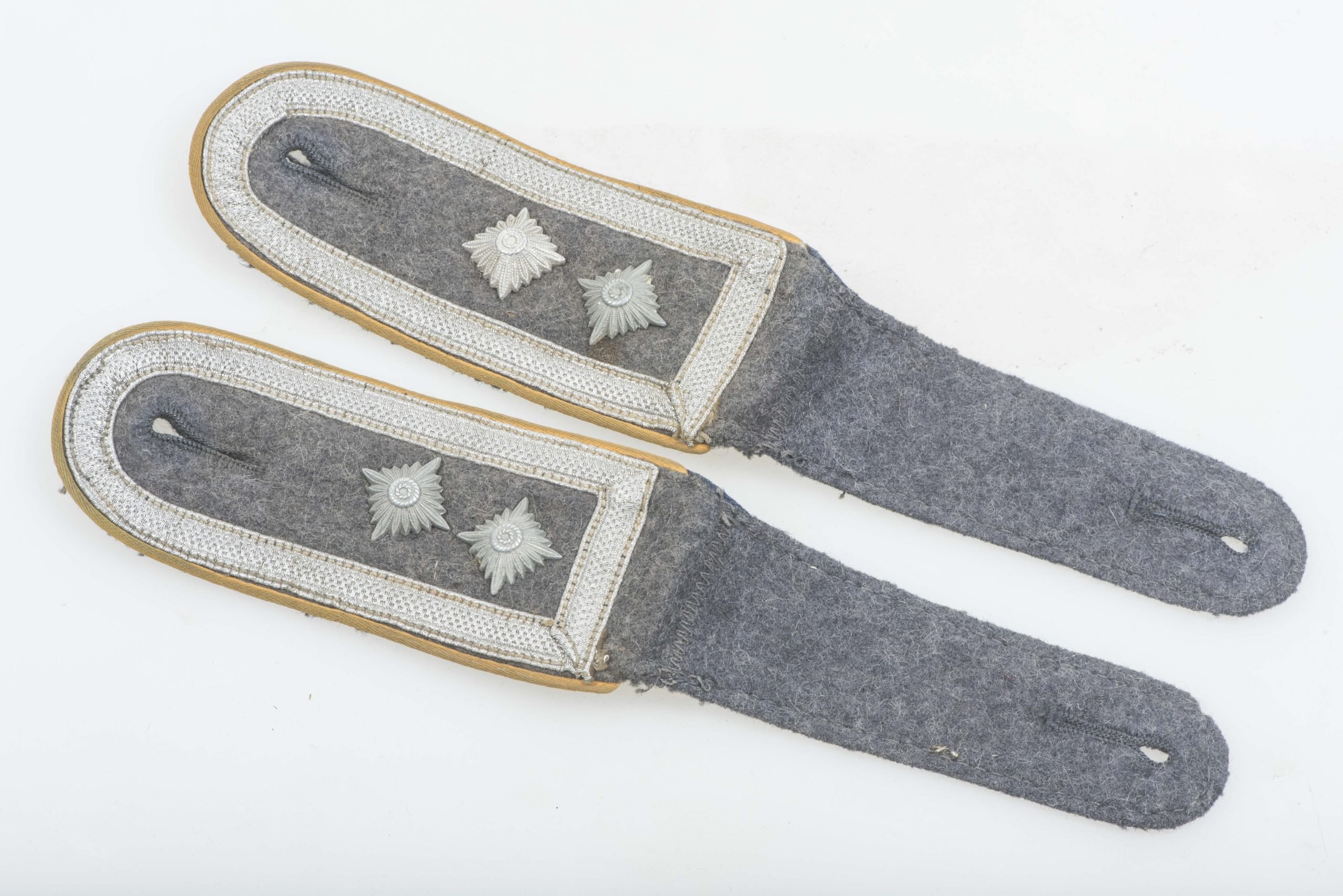 Matching Luftwaffe NCO shoulderstraps for a Feldwebel — image 2