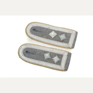 Matching Luftwaffe NCO shoulderstraps for a Feldwebel