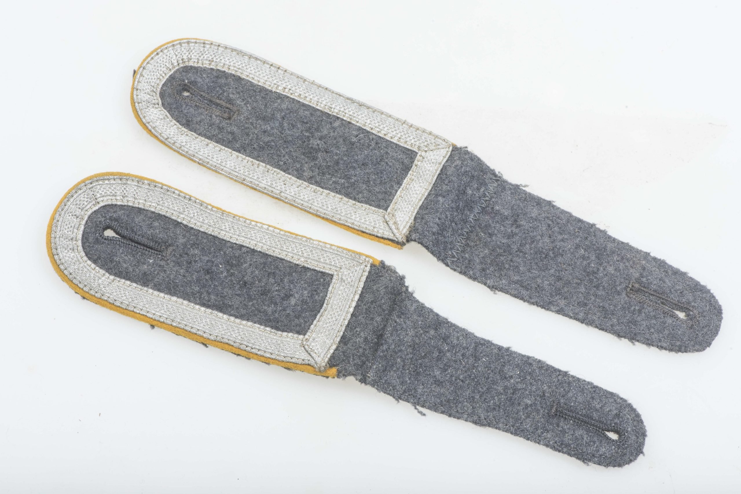 Matching Luftwaffe NCO shoulderstraps for a Feldwebel — image 2