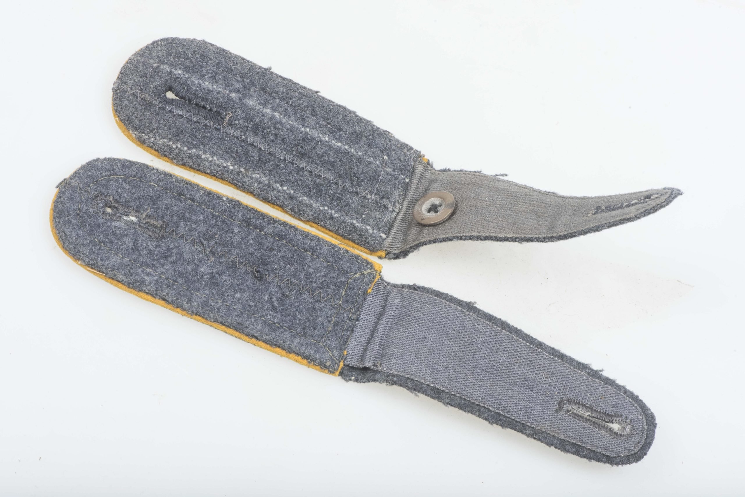 Matching Luftwaffe NCO shoulderstraps for a Feldwebel — image 3
