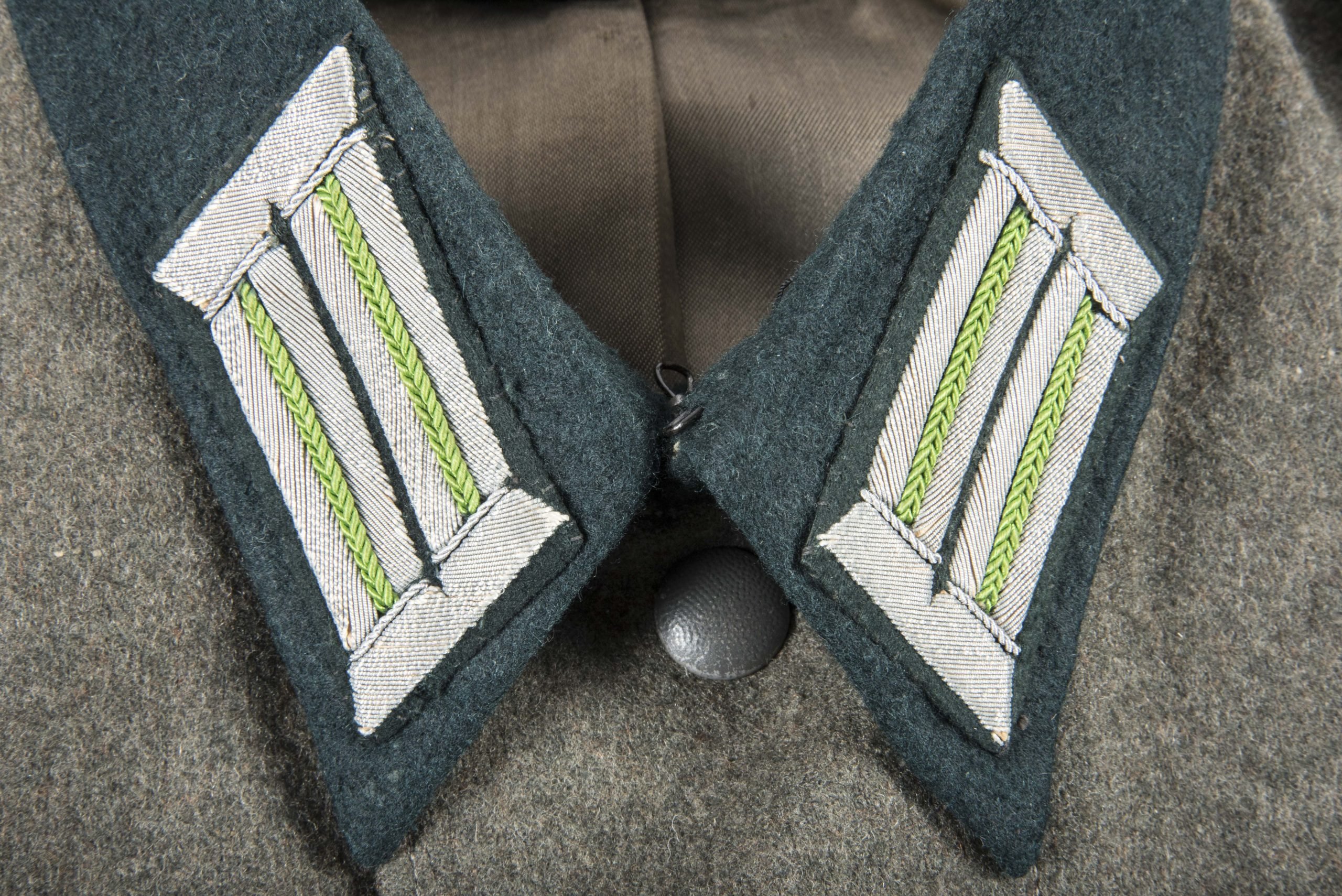 Heer converted EM field blouse for a Leutnant der Panzergrenadiere — image 9