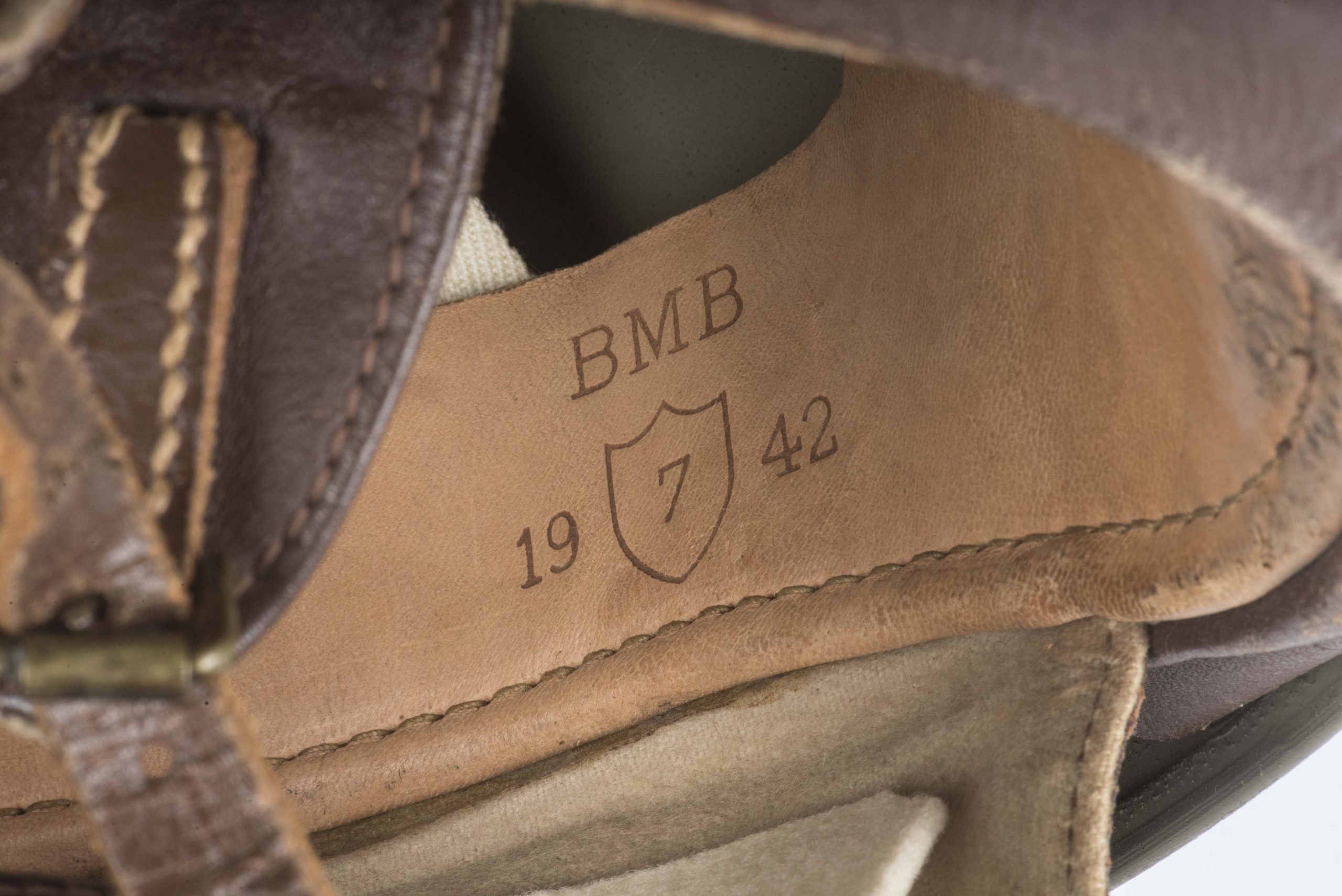 British dispatch rider helmet marked BMB 1942 size 7 — image 8
