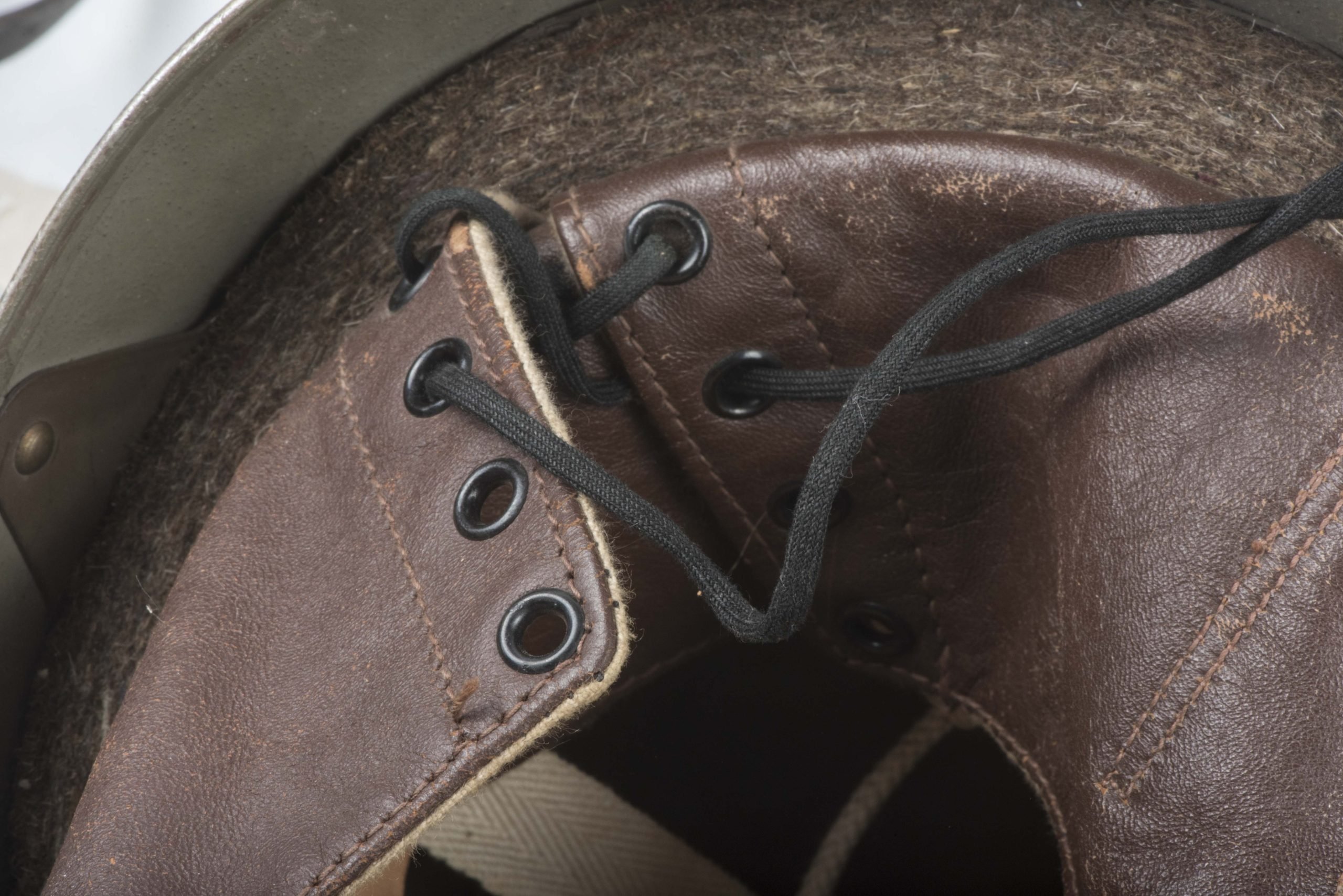 British dispatch rider helmet marked BMB 1942 size 7 — image 9