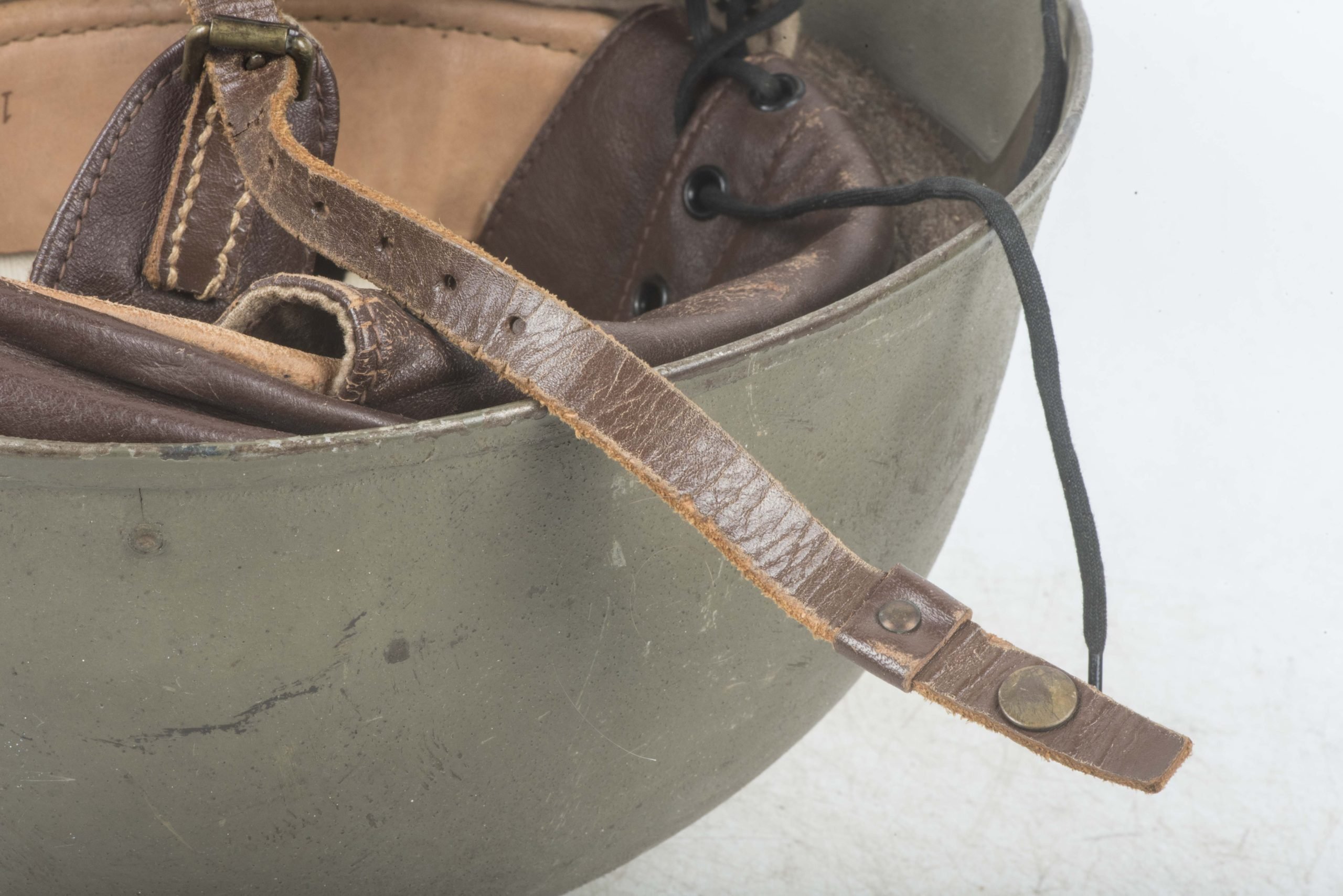 British dispatch rider helmet marked BMB 1942 size 7 — image 7