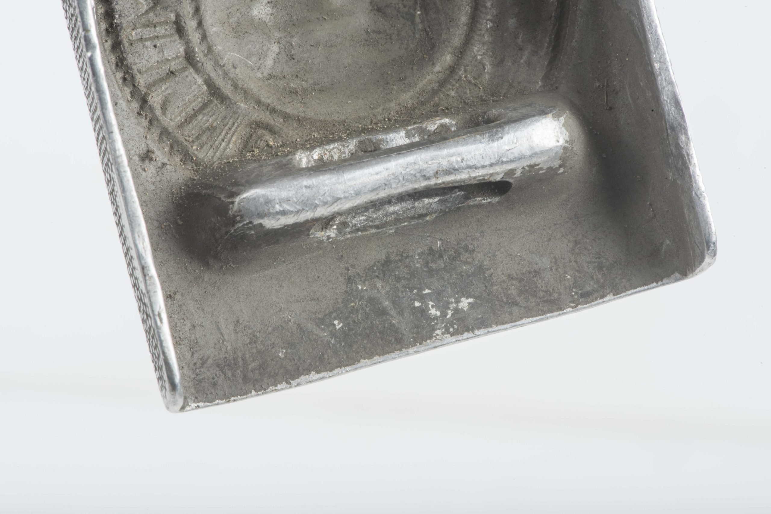 Tabbed aluminium Heer belt buckle marked Gebr. Kügel & Fink, Lüdenscheid 1937 — image 3