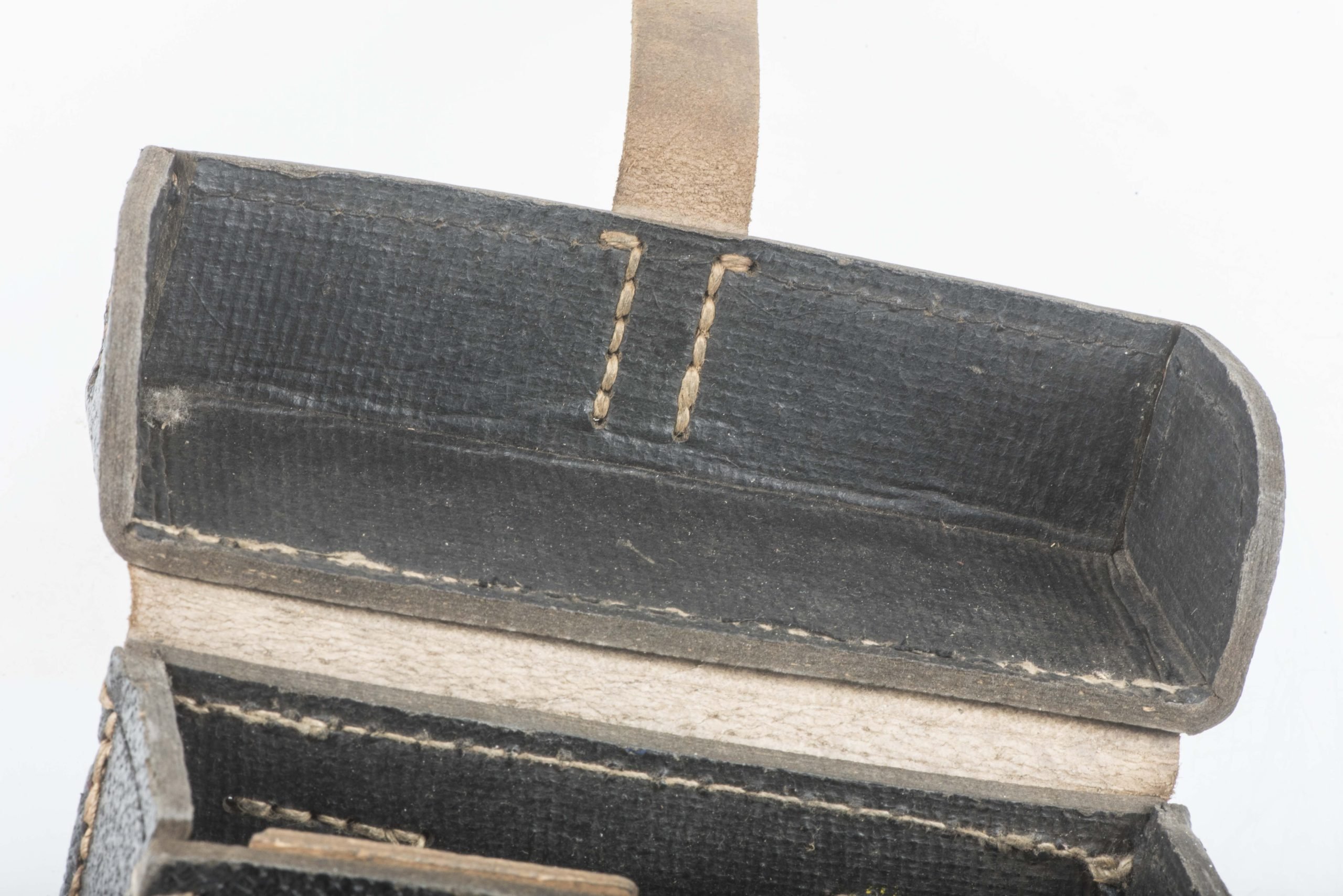 MG34 u. MG42 tool pouch marked gyb 44 — image 7
