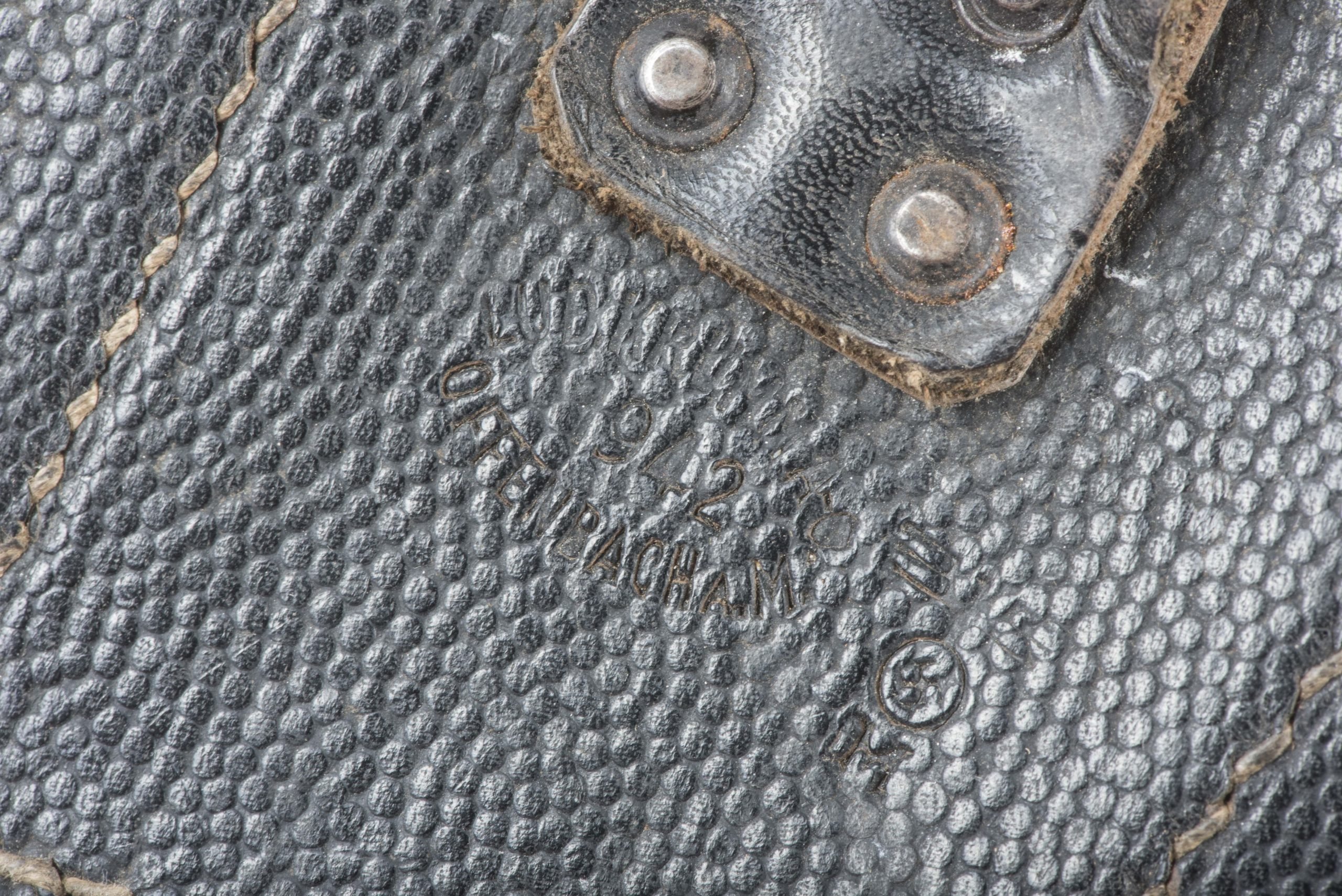Rare riveted Kriegsmarine issue K98 ammunition pouch marked Lud. Krümm, Offenbach a. M. 1942 — image 3