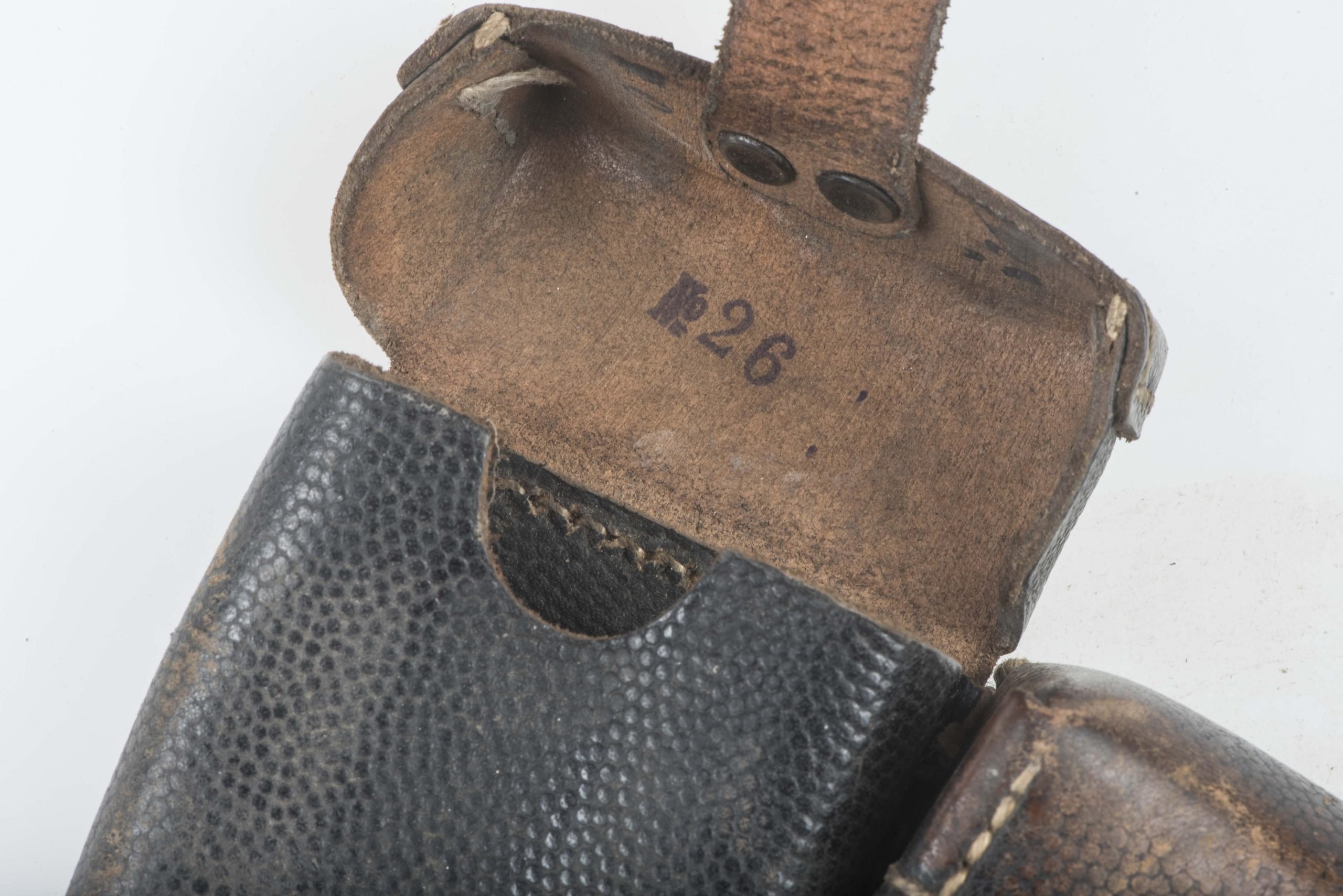 Rare riveted Kriegsmarine issue K98 ammunition pouch marked Lud. Krümm, Offenbach a. M. 1942 — image 4