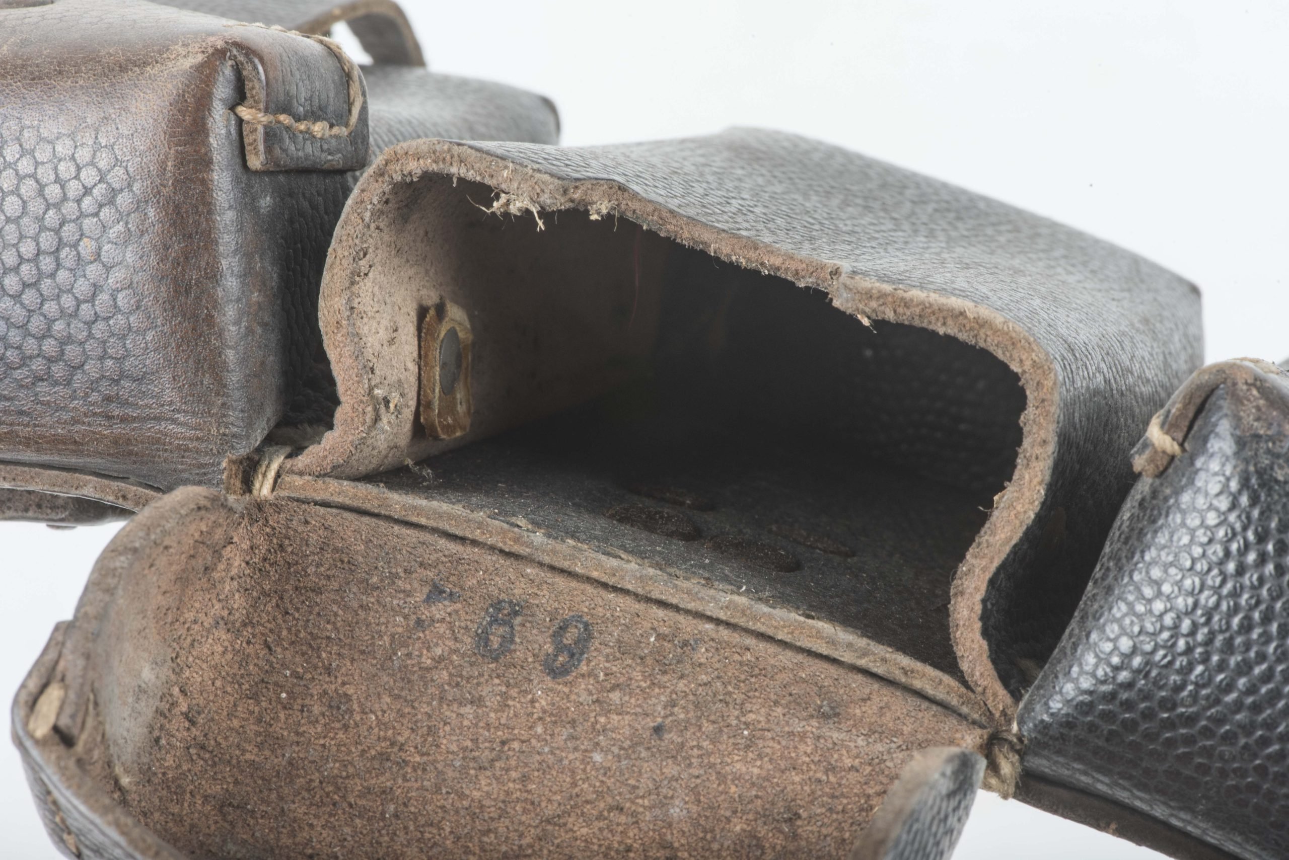 Rare riveted Kriegsmarine issue K98 ammunition pouch marked Lud. Krümm, Offenbach a. M. 1942 — image 5