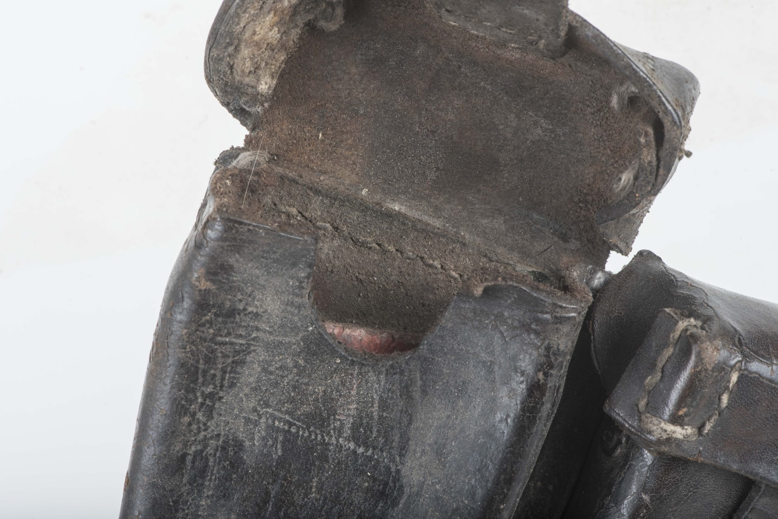 Interesting K98 ammunition pouch made from recycled leather — image 5