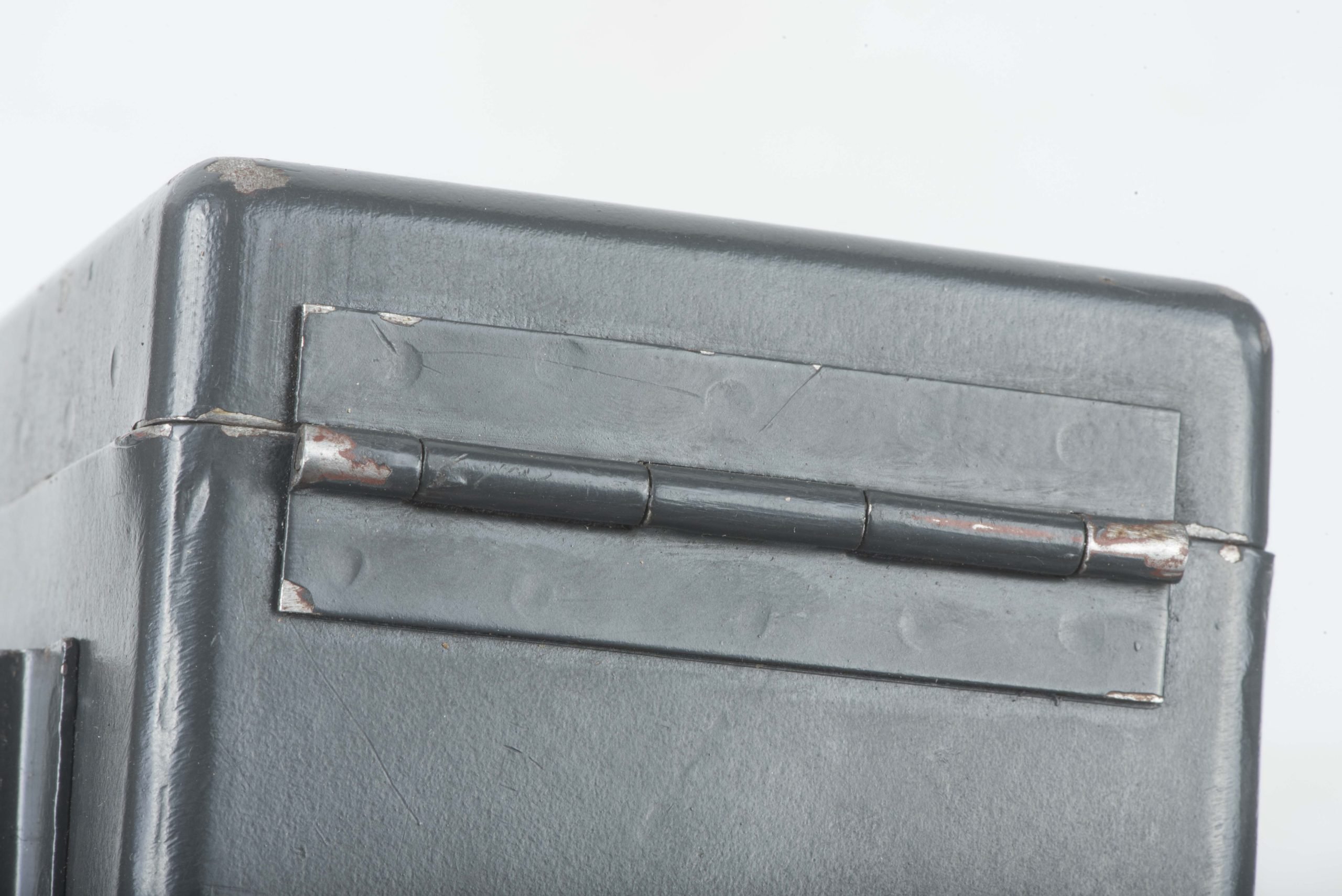 Optic lighting battery box marked fwq in Blaugrau paint — image 3