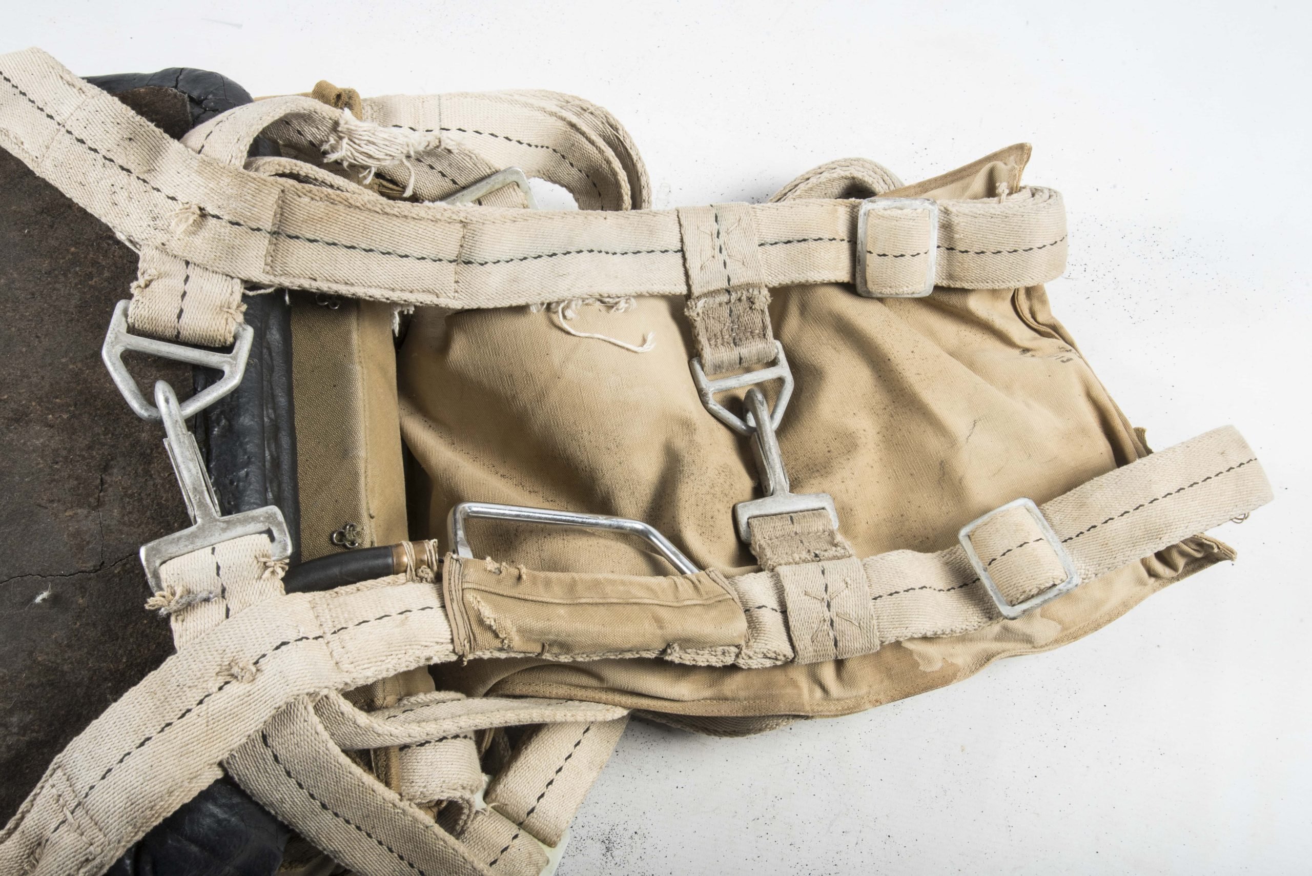 USAAF seat parachute named Whitcomb H Slate F/0 T 184533 — image 11