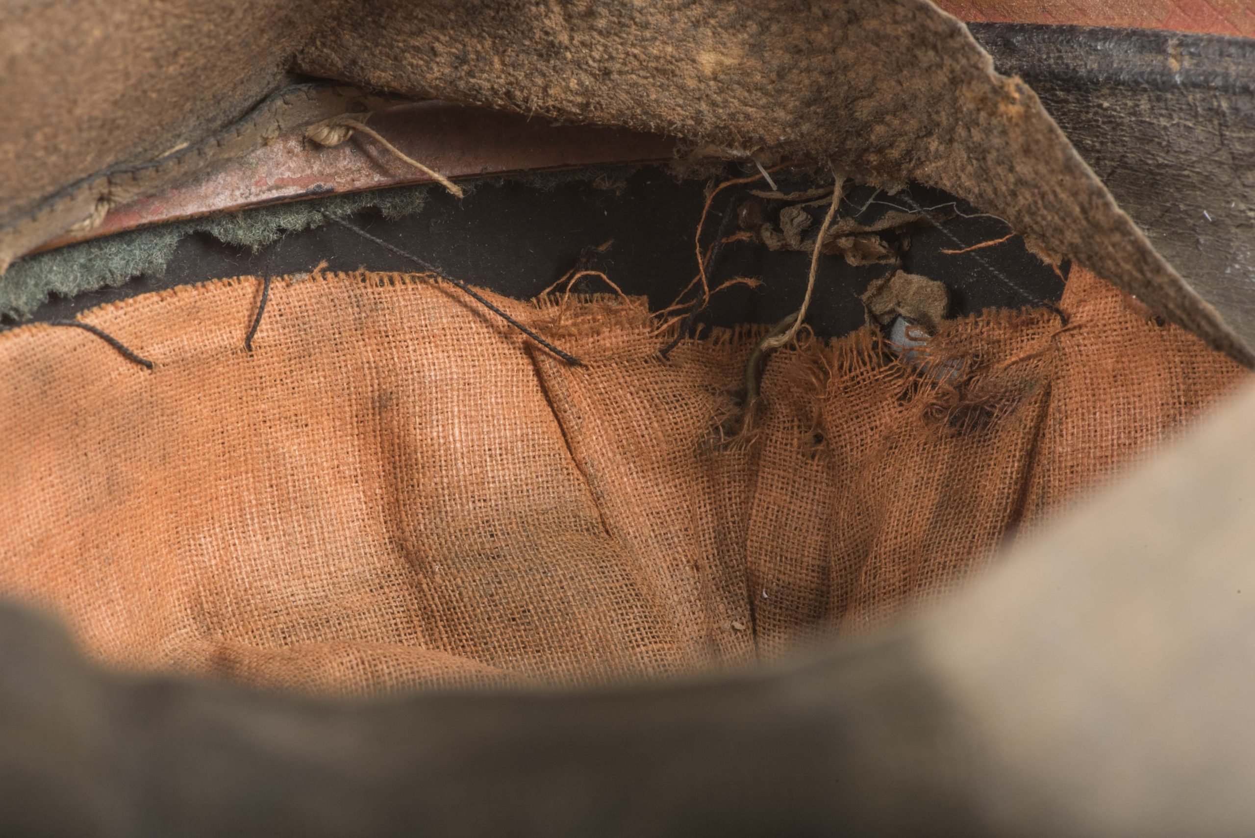 Heer EM / NCO crushed cavalry visor with skull — image 18