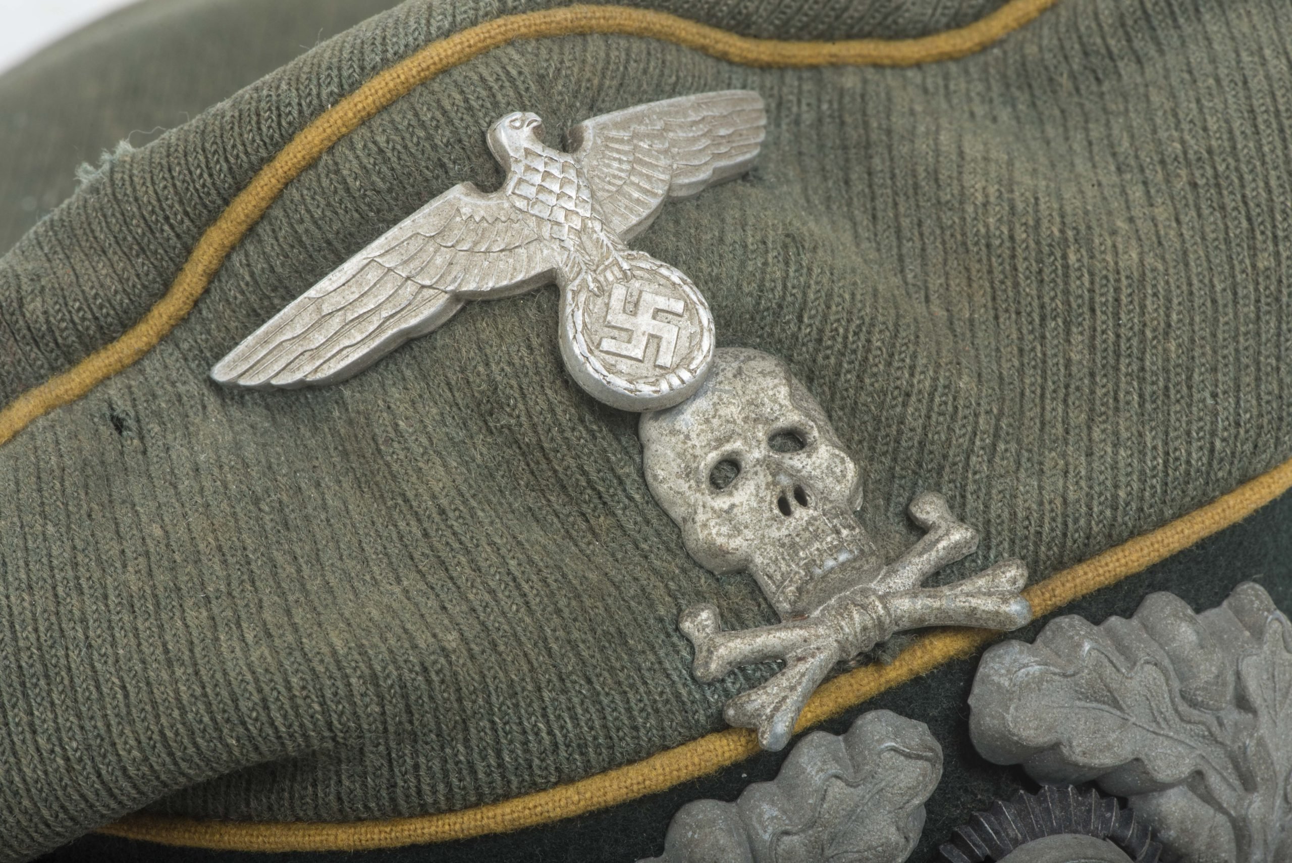 Heer EM / NCO crushed cavalry visor with skull — image 5