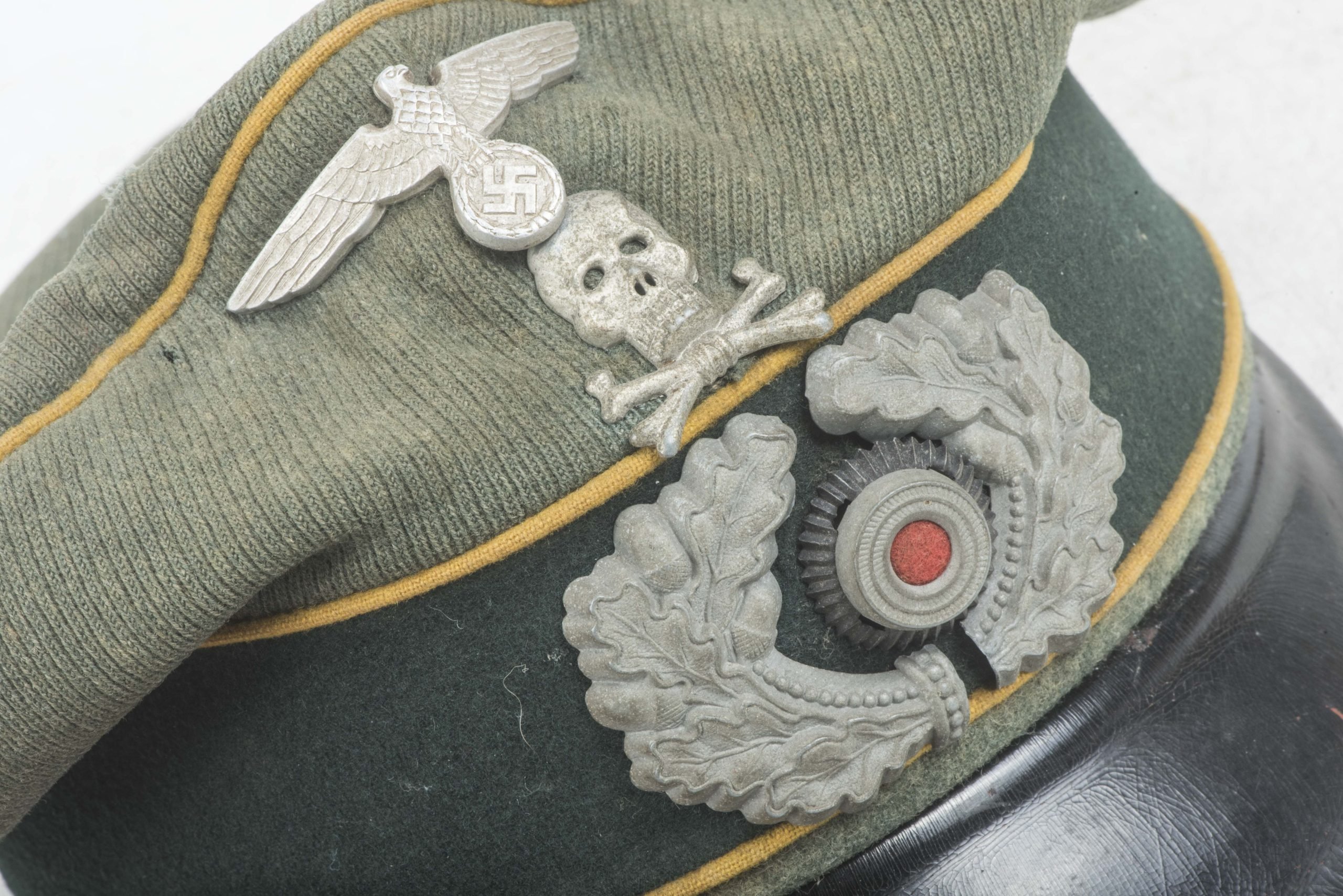 Heer EM / NCO crushed cavalry visor with skull — image 6