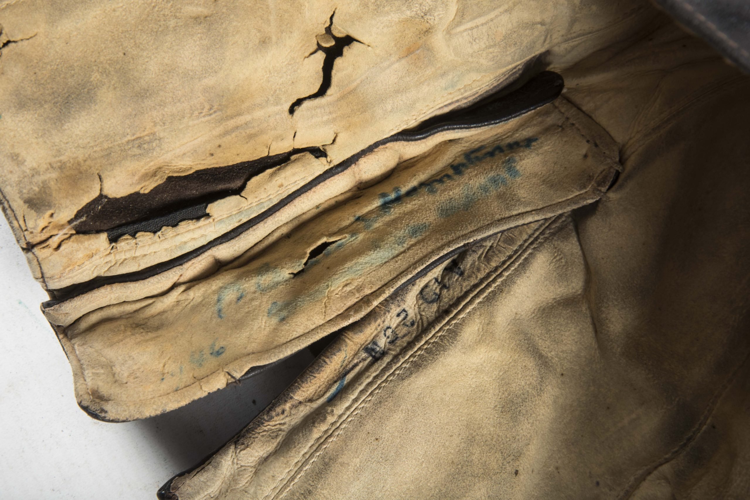 RAF type B flying helmet dated marked Frank Bryan size 7 1/4 dated 1940 — image 7