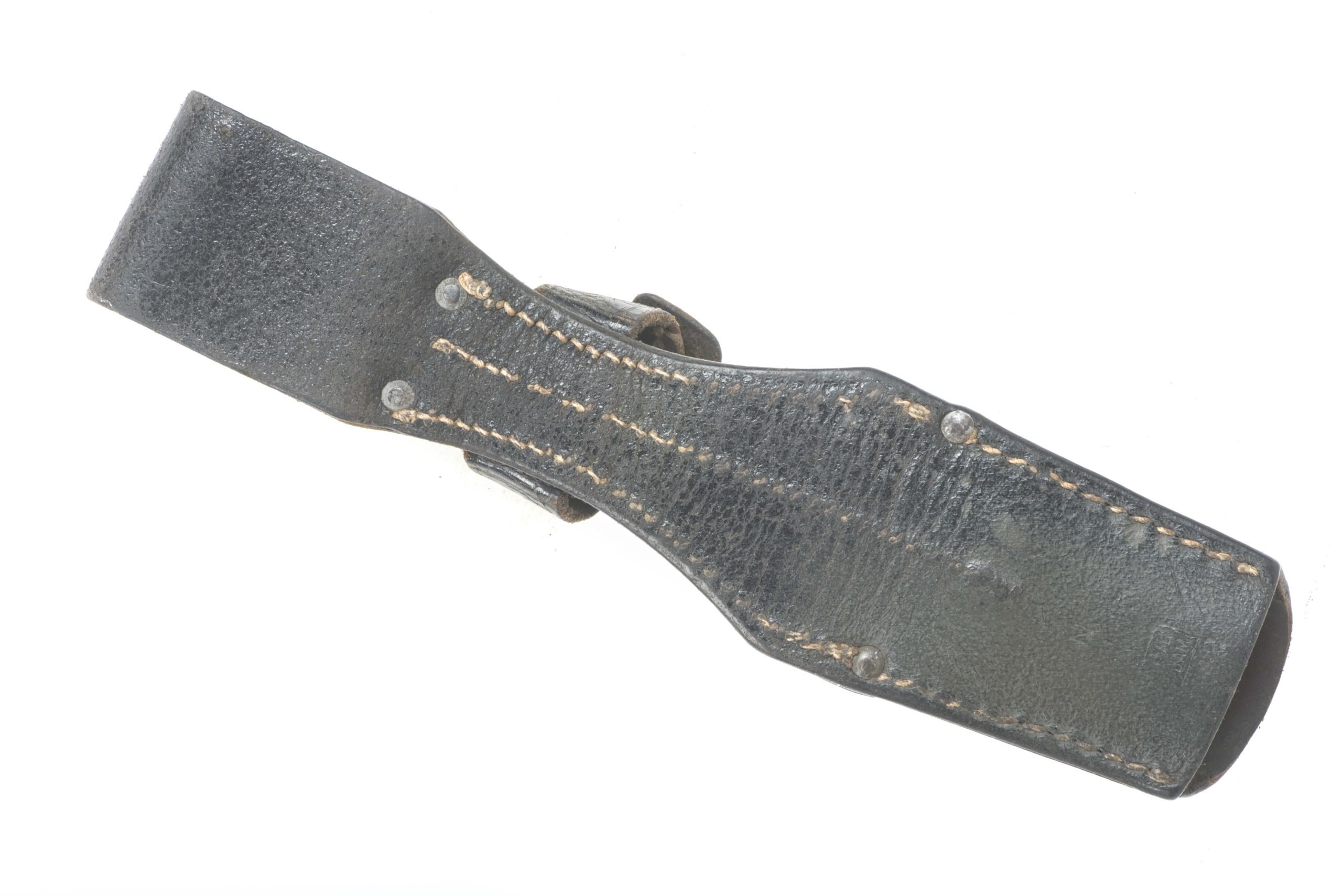 K98 bayonet frog marked J. De Valk, Amsterdam 1942 with green camouflage paint — image 2