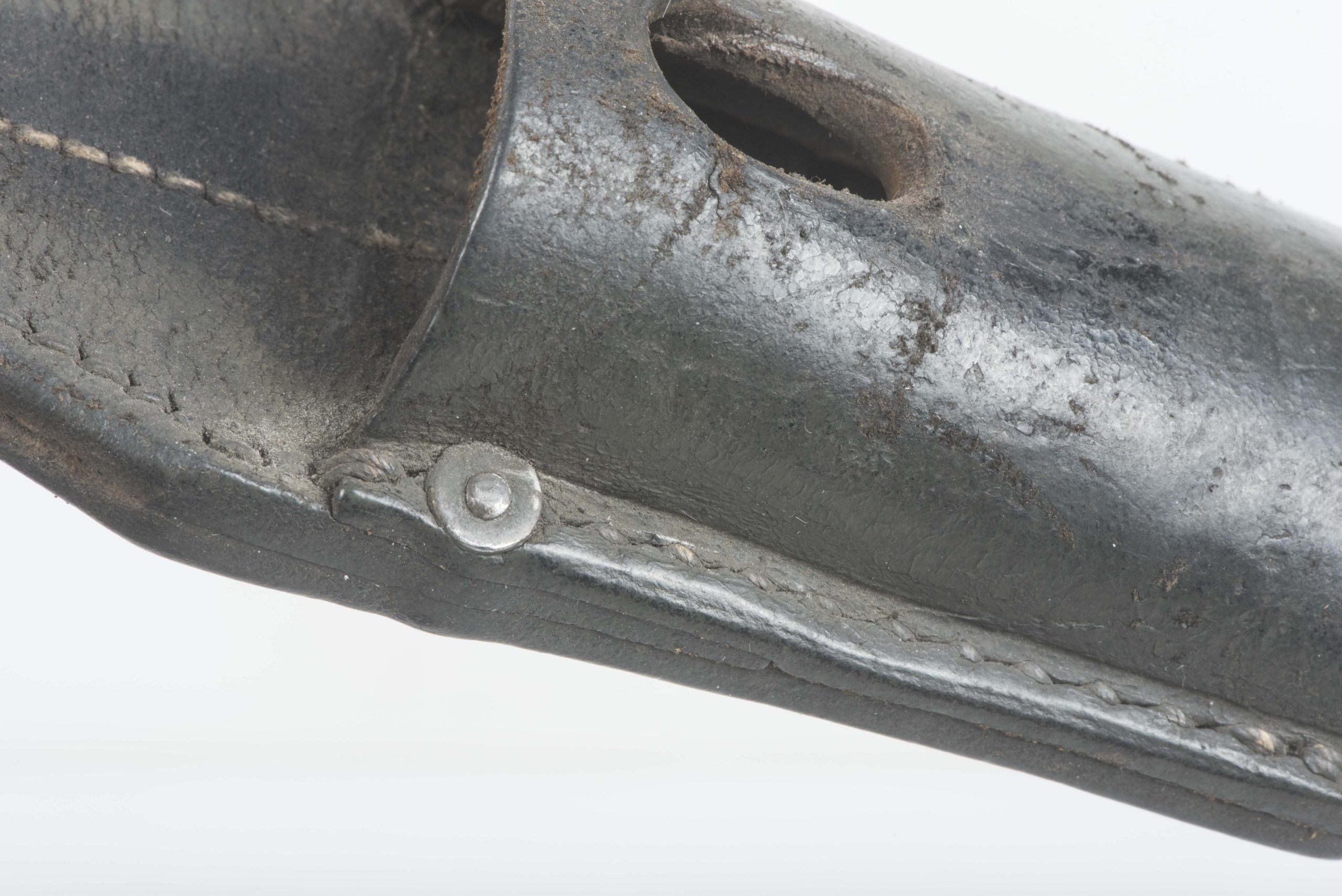 K98 bayonet frog marked J. De Valk, Amsterdam 1942 with green camouflage paint — image 8