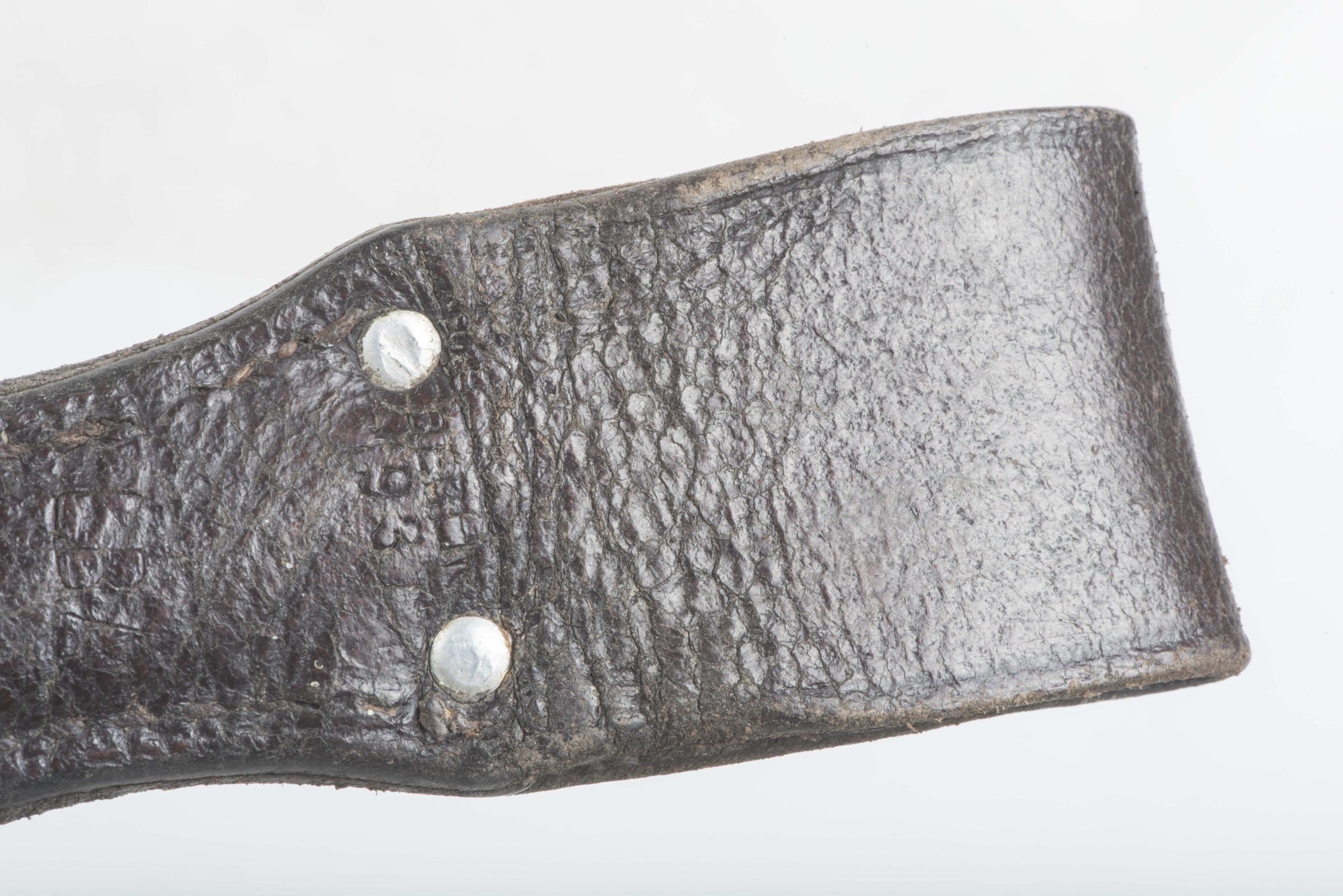 Luftwaffe issue chocolate brown K98 bayonet frog marked LBA 1937 — image 3