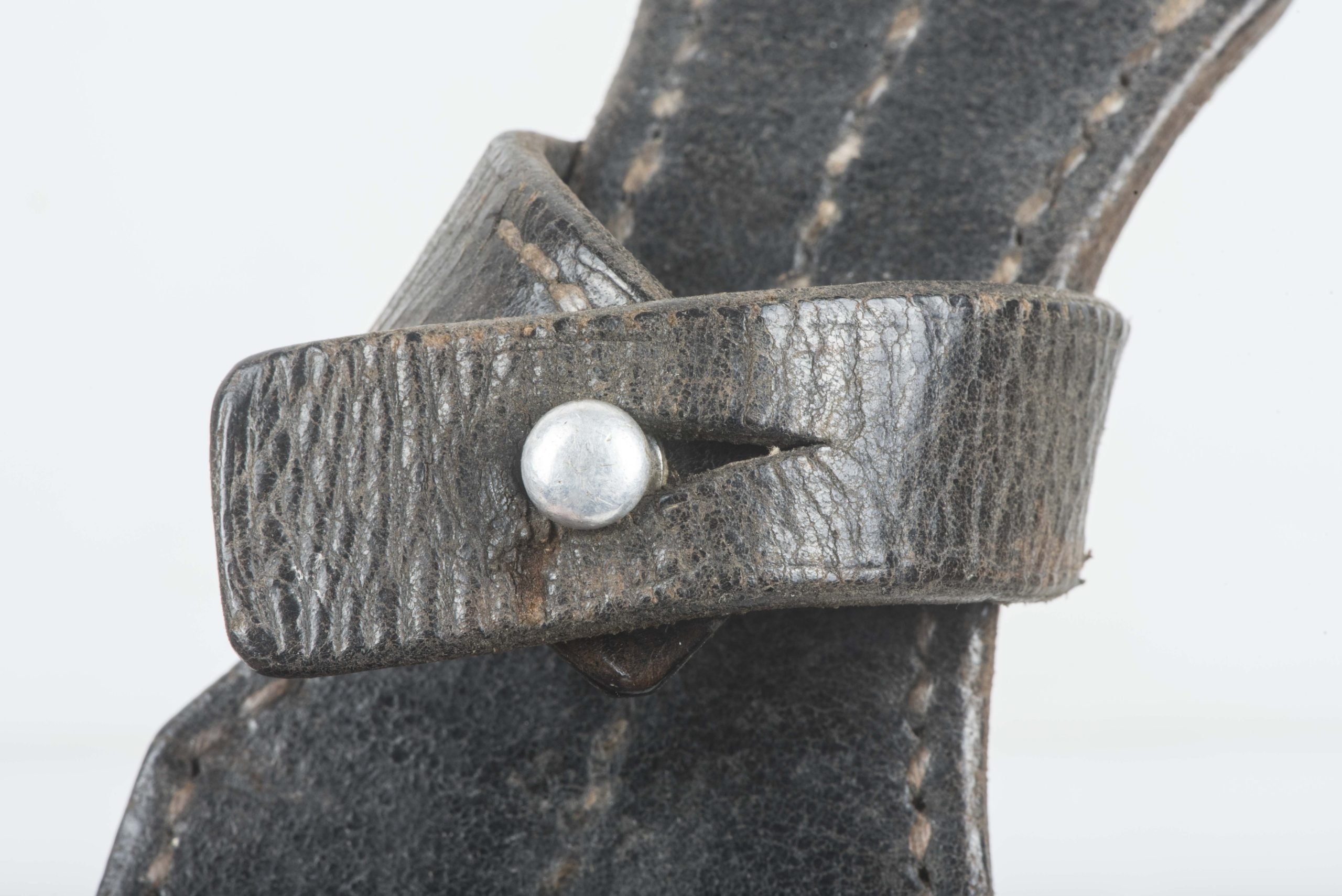 K98 bayonet frog marked Stuttgart 1941 — image 9