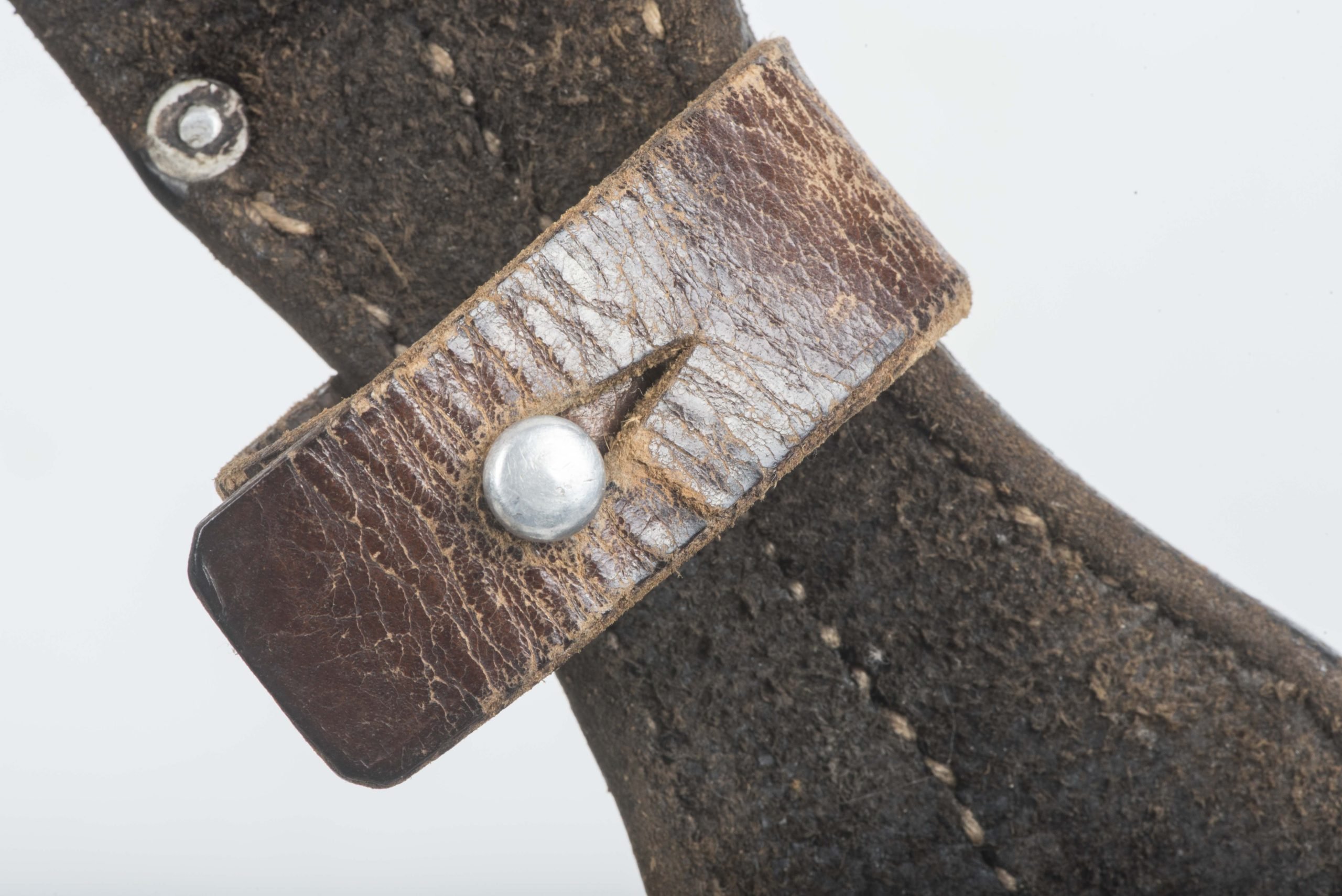 K98 bayonet frog marked Carl Hepting, 1937 — image 6