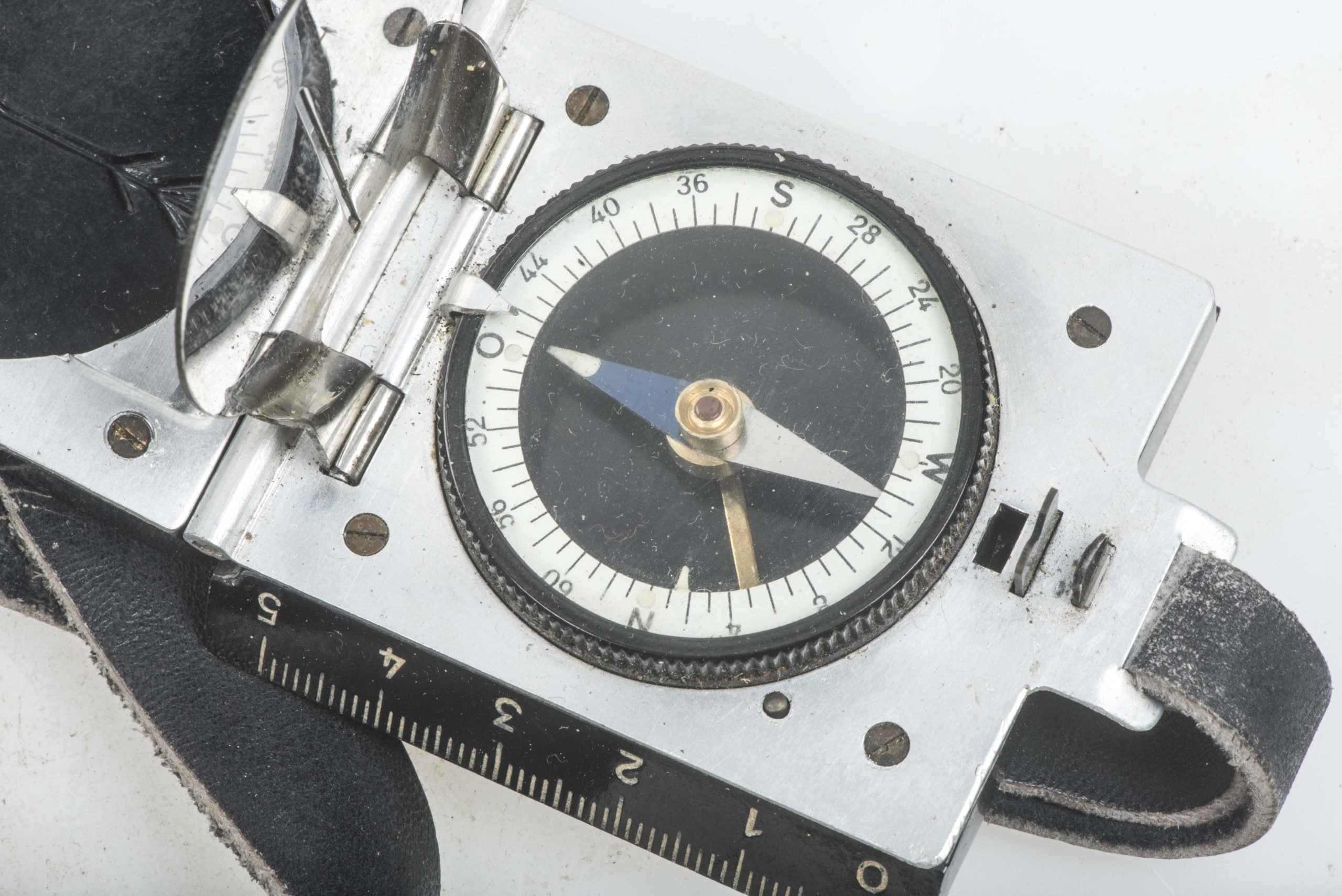 Marschkompass with leather strap — image 2