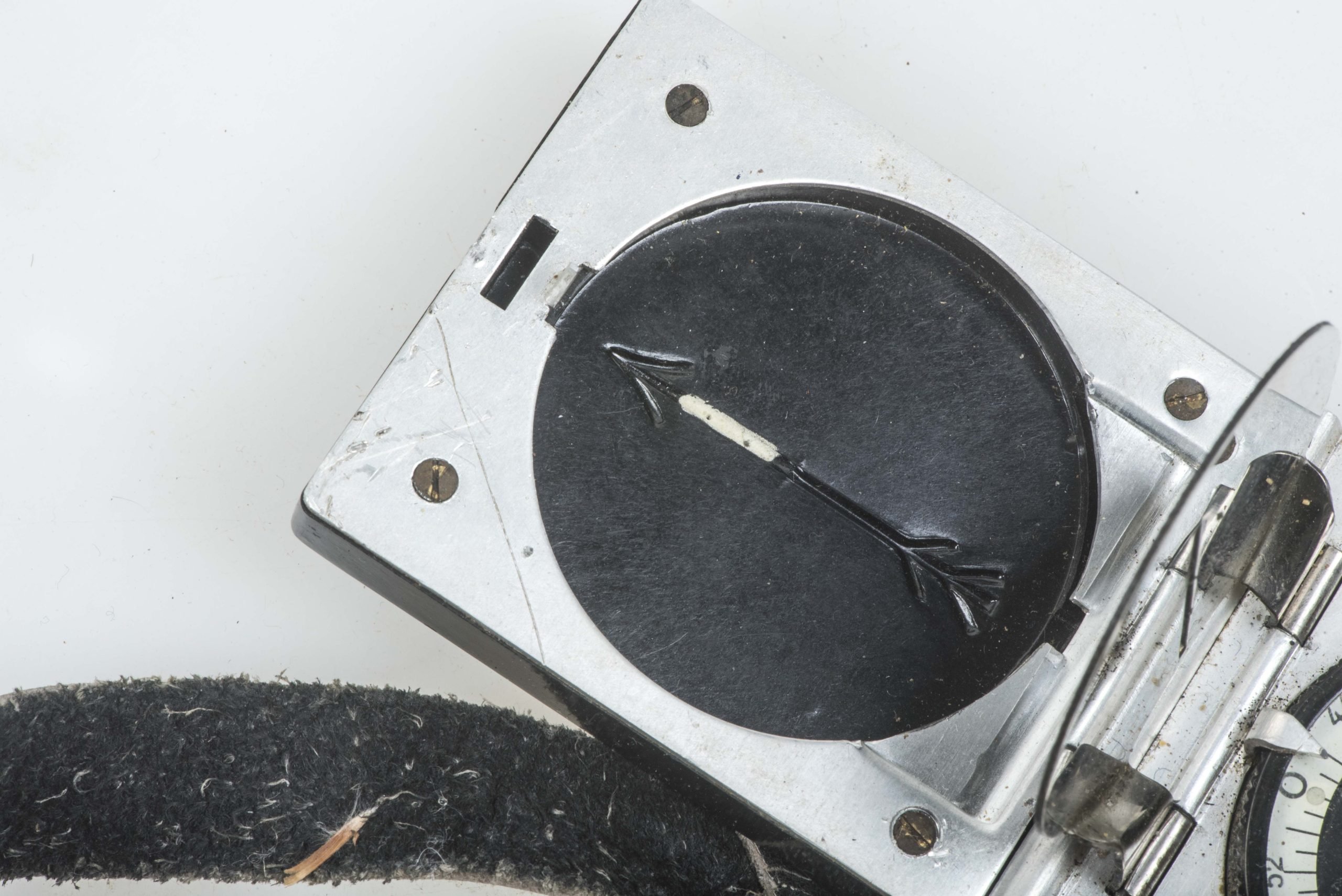 Marschkompass with leather strap — image 3