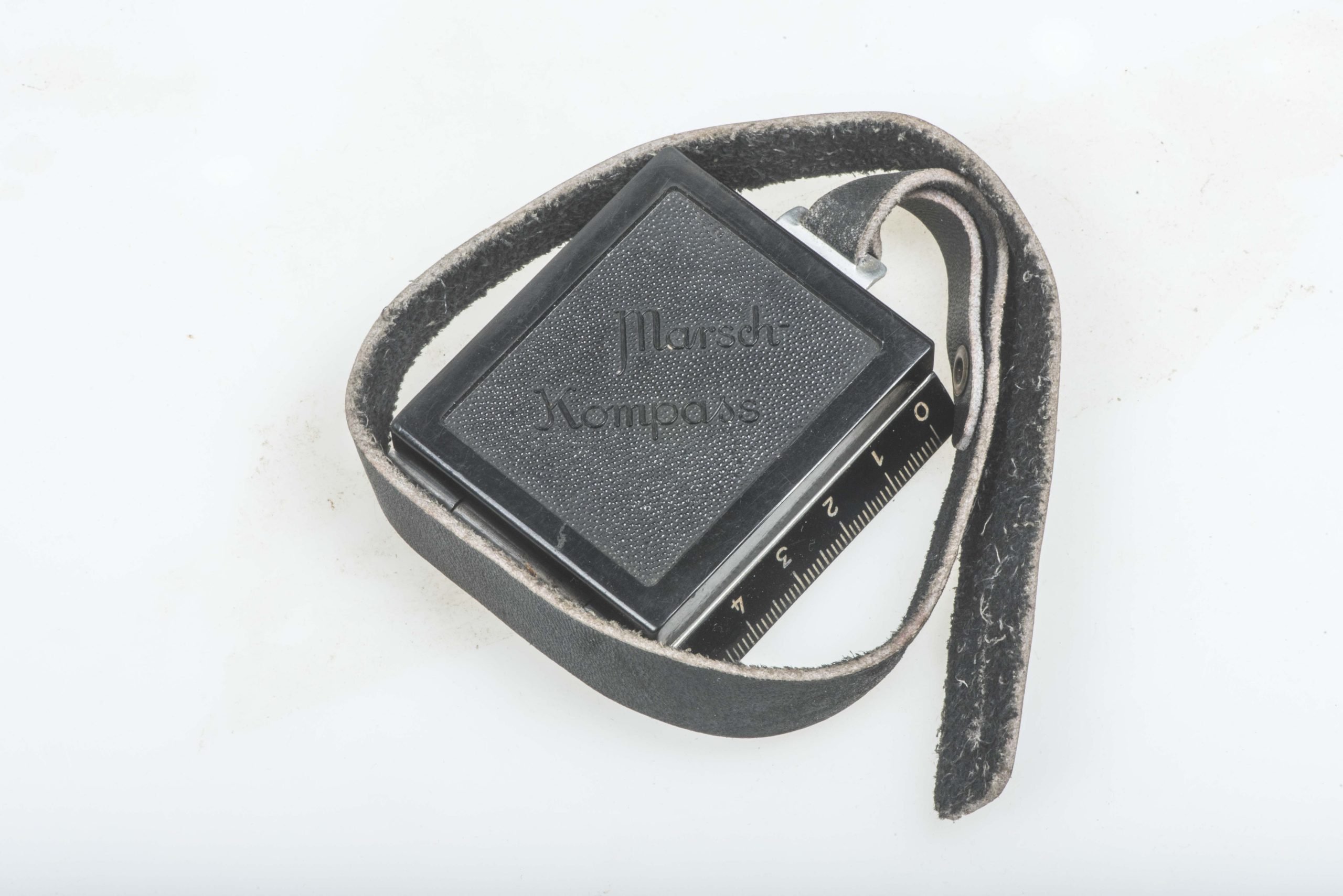 Marschkompass with leather strap — image 5