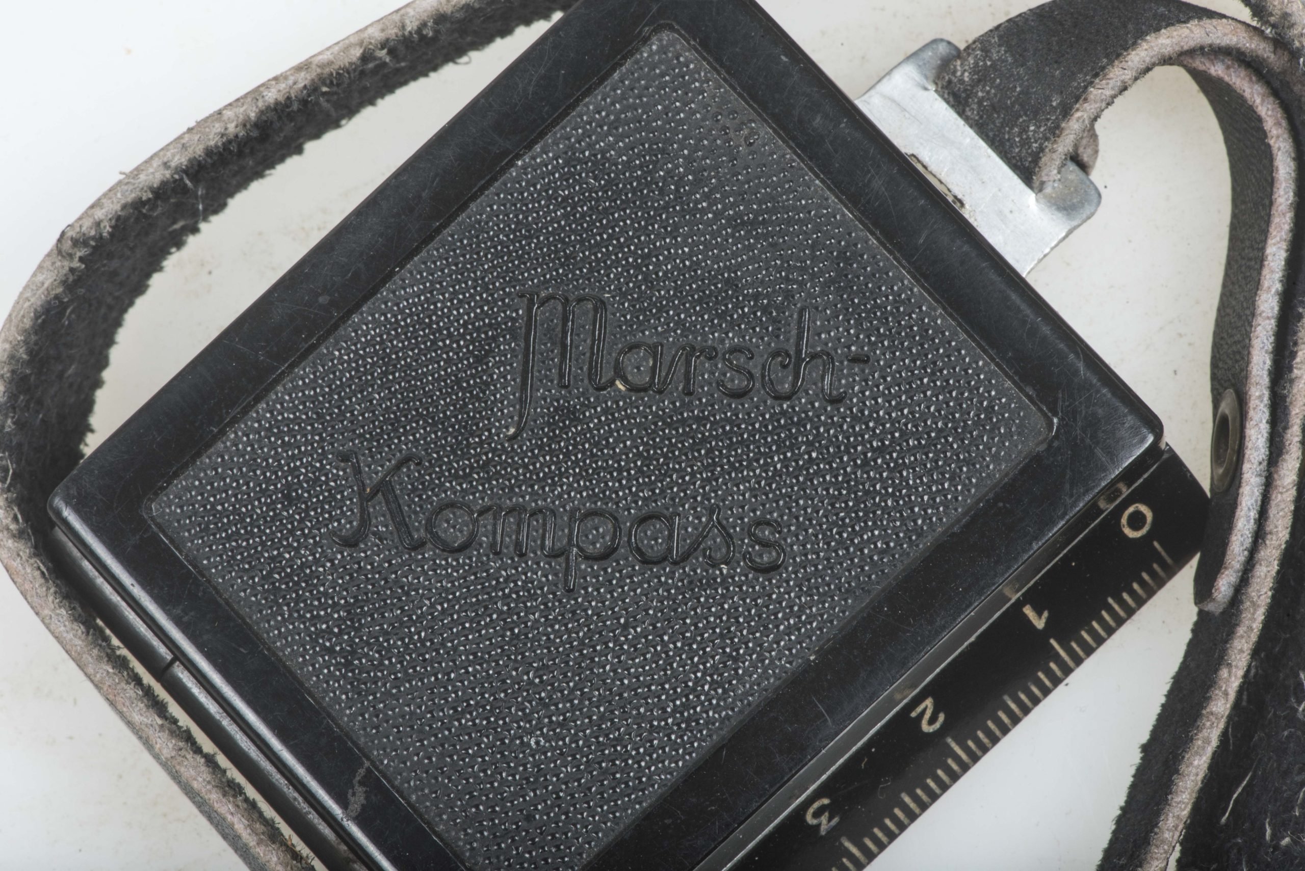 Marschkompass with leather strap — image 6