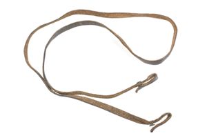 Pre war leather Dienstglas strap marked E. Busch, 1937