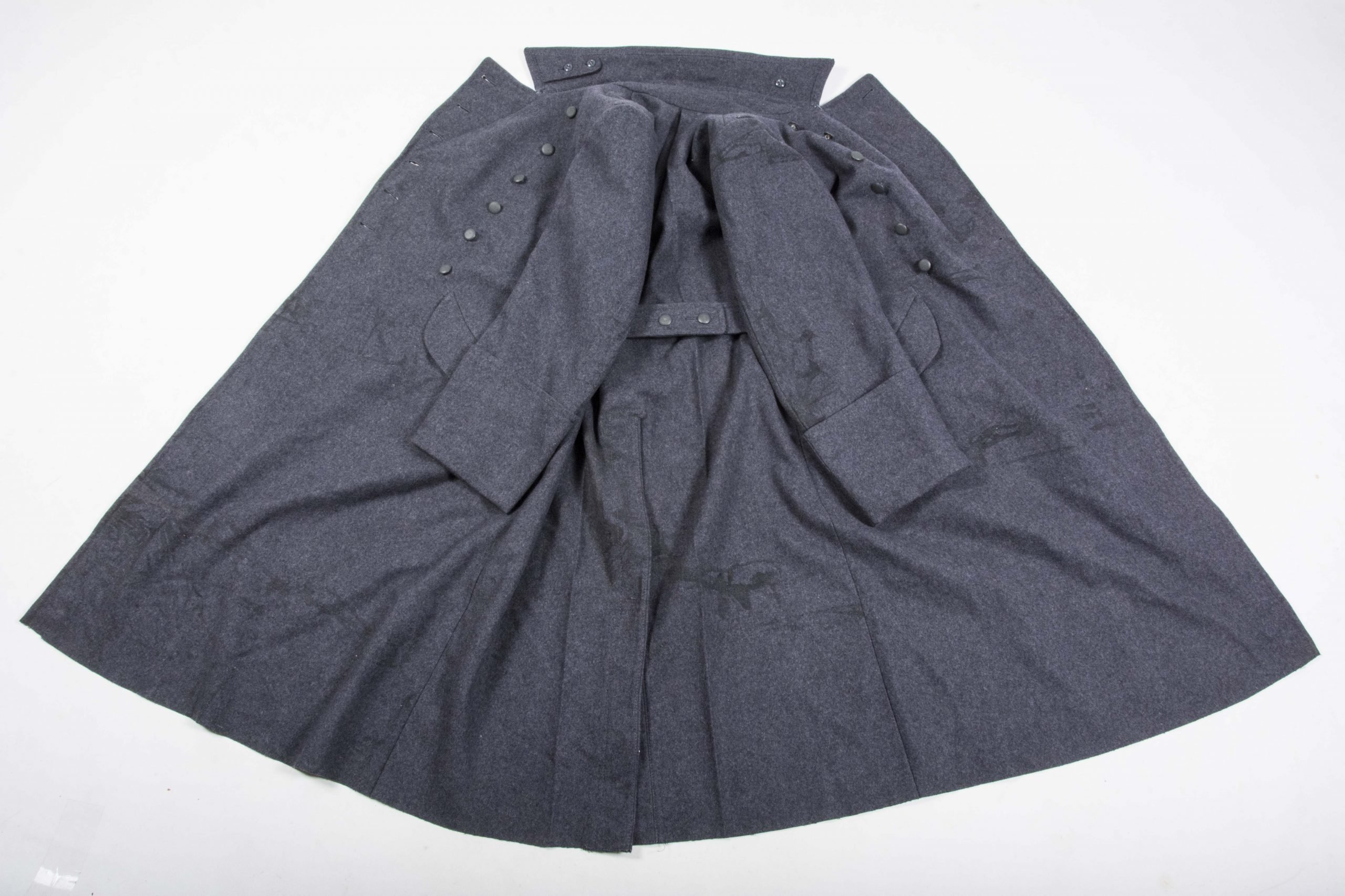 Luftwaffe M40 mantel made by Erich Cramer K.-G. marked L.B.A. 3.41 — image 11