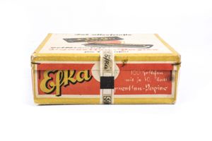Unopened box with 100 packs of 'Efka' cigarette rolling papers