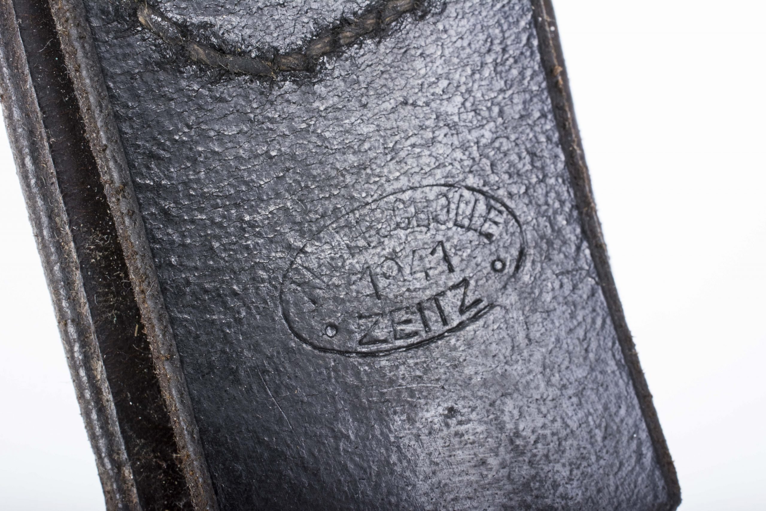 Early hidden stitch equipment belt — image 9