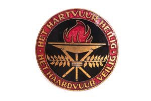 NSVO female brooch 'Het Hartvuur Heilig – Het Haardvuur Veilig'