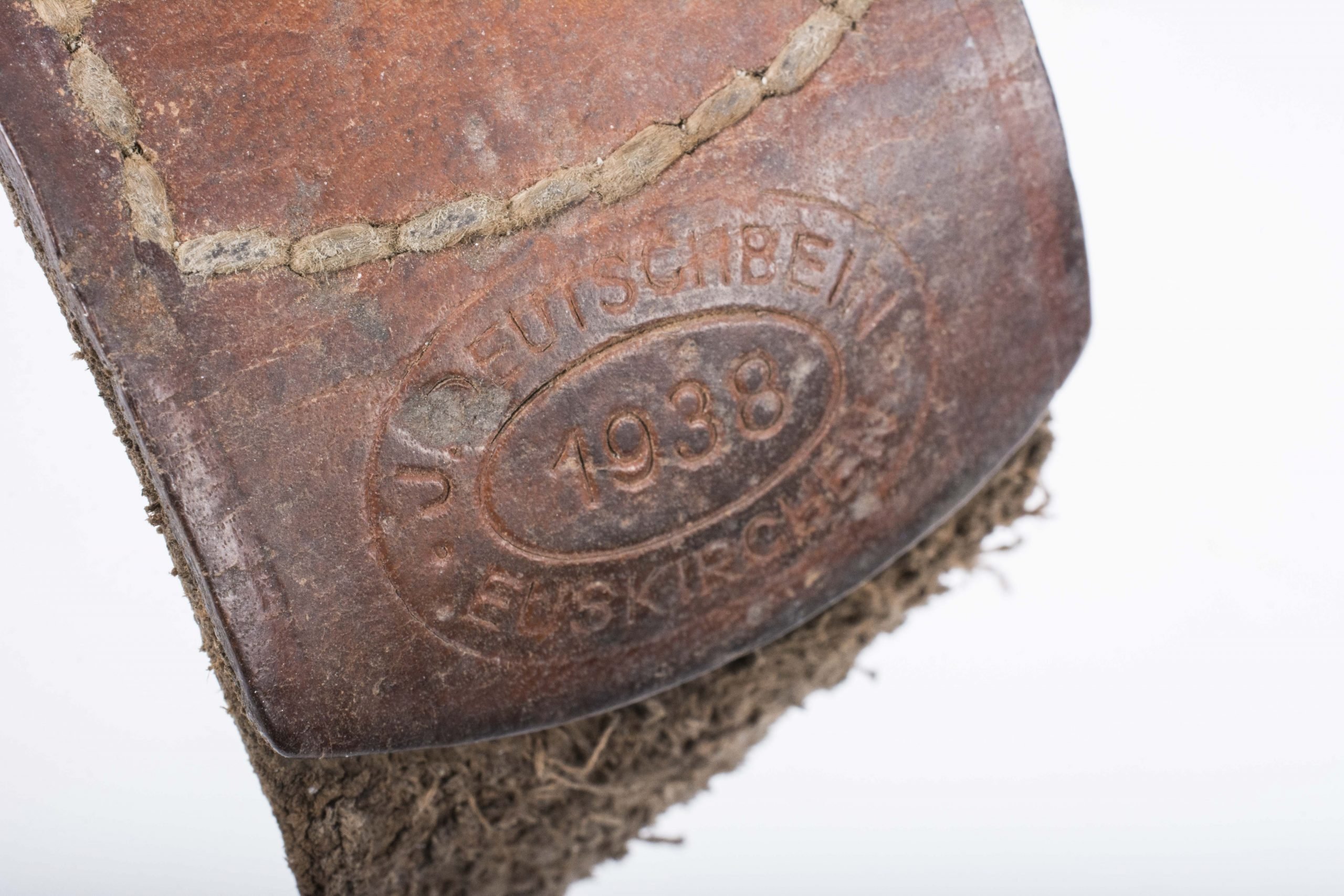 Rare tabbed aluminum Heer belt buckle J Deutschbein, Euskirchen 1938 — image 3