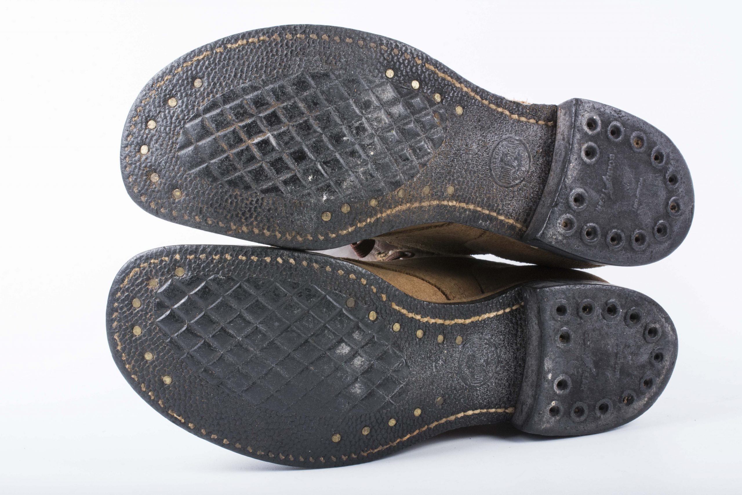 US buckle boots size 7 1/2 dated 1944 — image 3