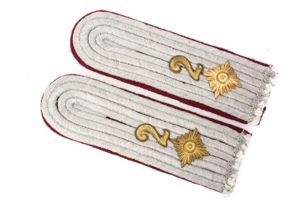 Heer shoulderboards for a Oberleutnant in Nebelwerferabteilung 2