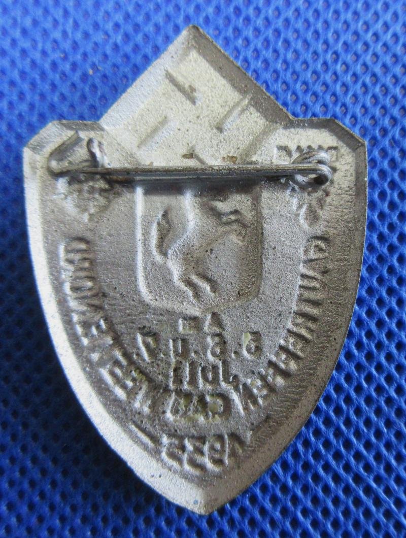 1935 DAY BADGE/TINNIE — image 2