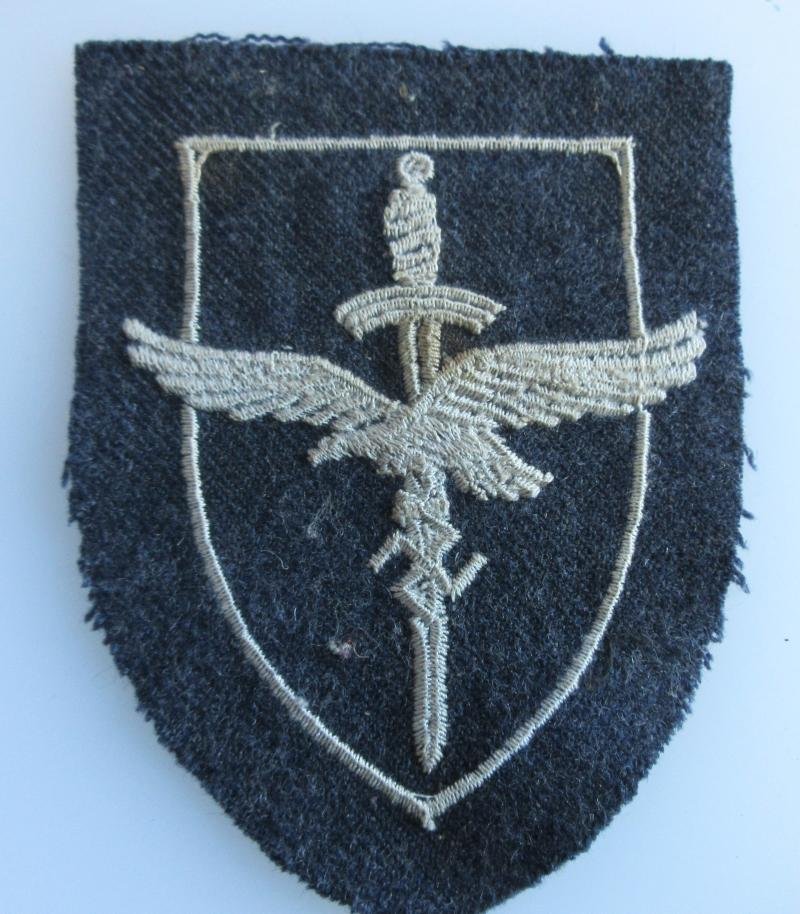 LUFTWAFFE WOMANS FLAK HELPERS ARM PATCH — image 2