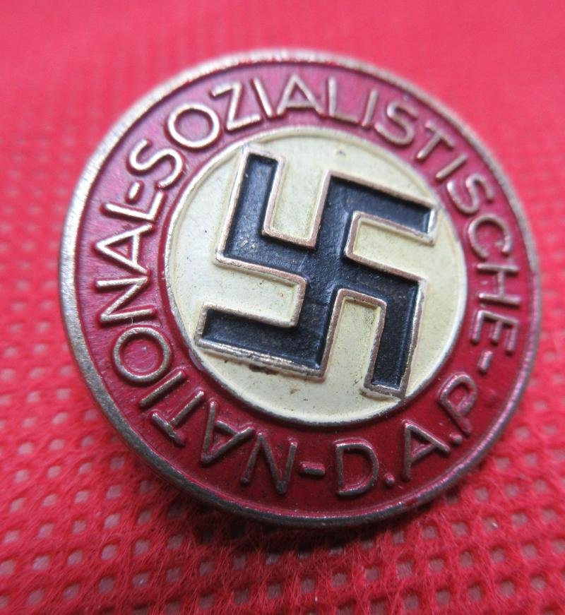 NSDAP PARTY BADGE-PAINTED VARIANT — image 3