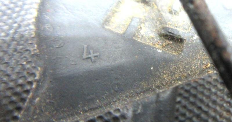 MAKER MARKED BLACK WOUND BADGE — image 3