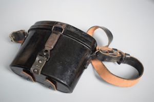 Black Bakelite 6x30 Dienstglas case + strap