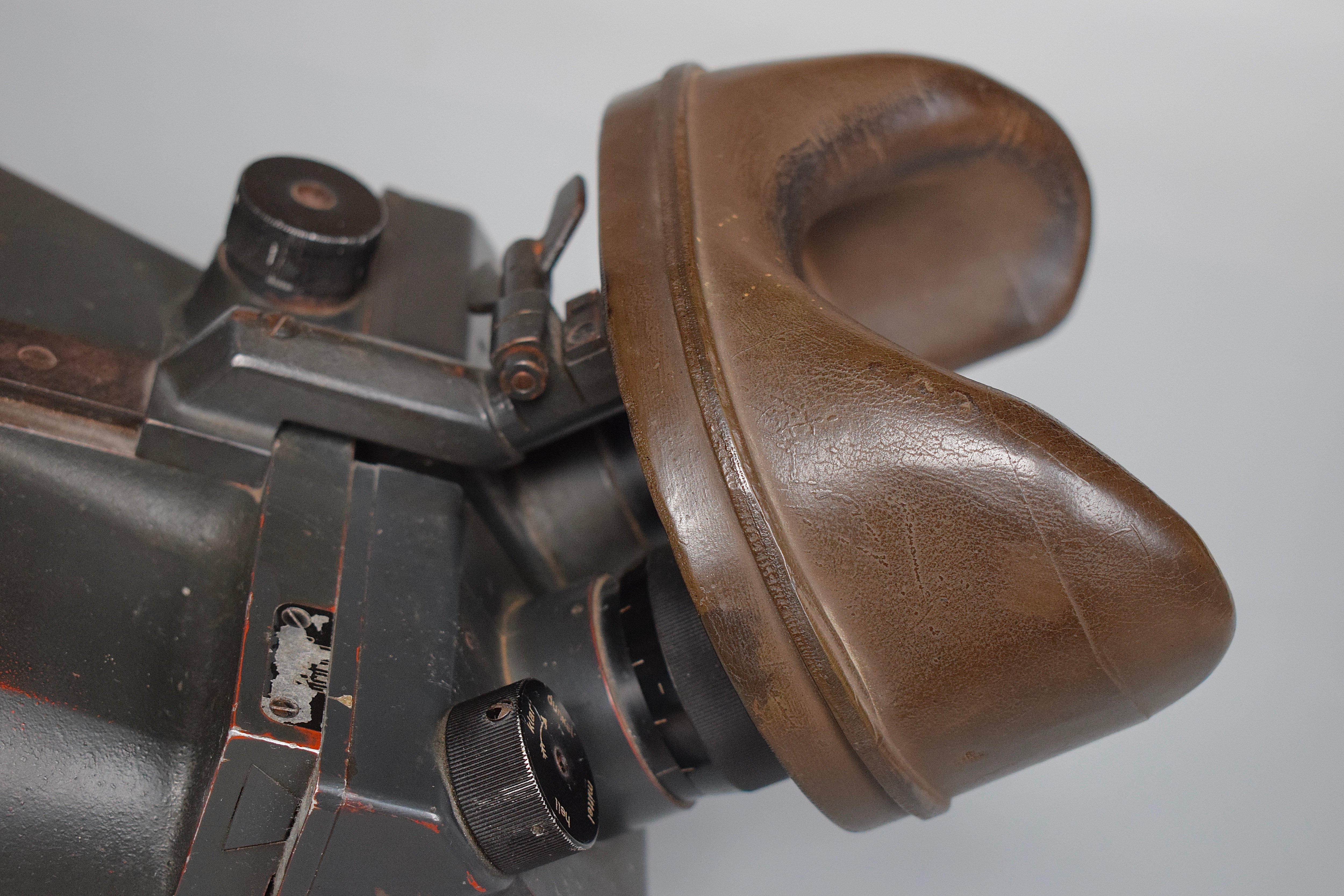 D.F. 10x80 Flakfernrohr binoculars 'cxn' — image 2