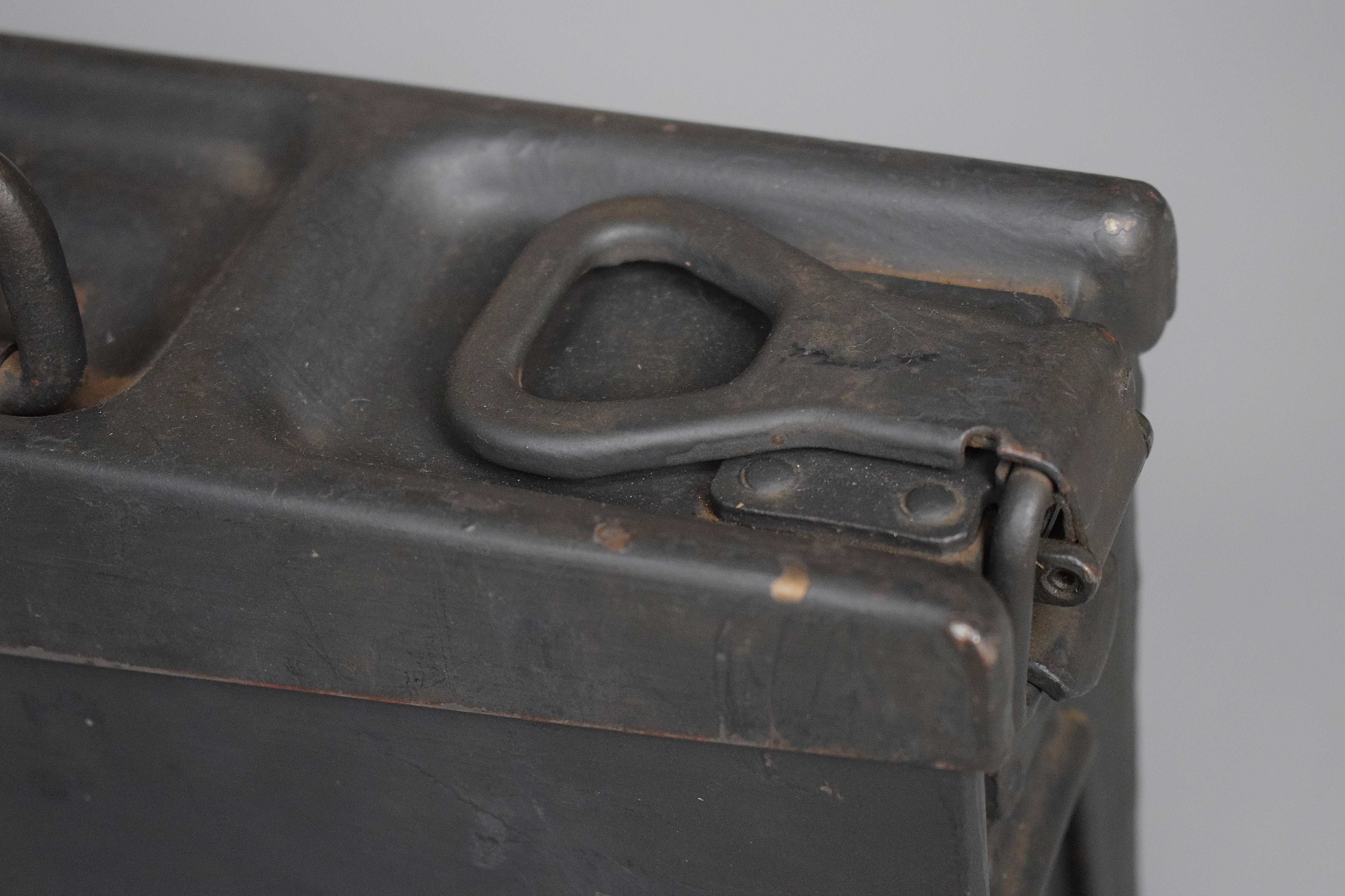 MG34/42 aluminium ammo box '1940' — image 2