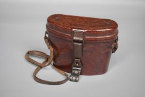 Red Bakelite 6x30 Dienstglas case 'WaA'