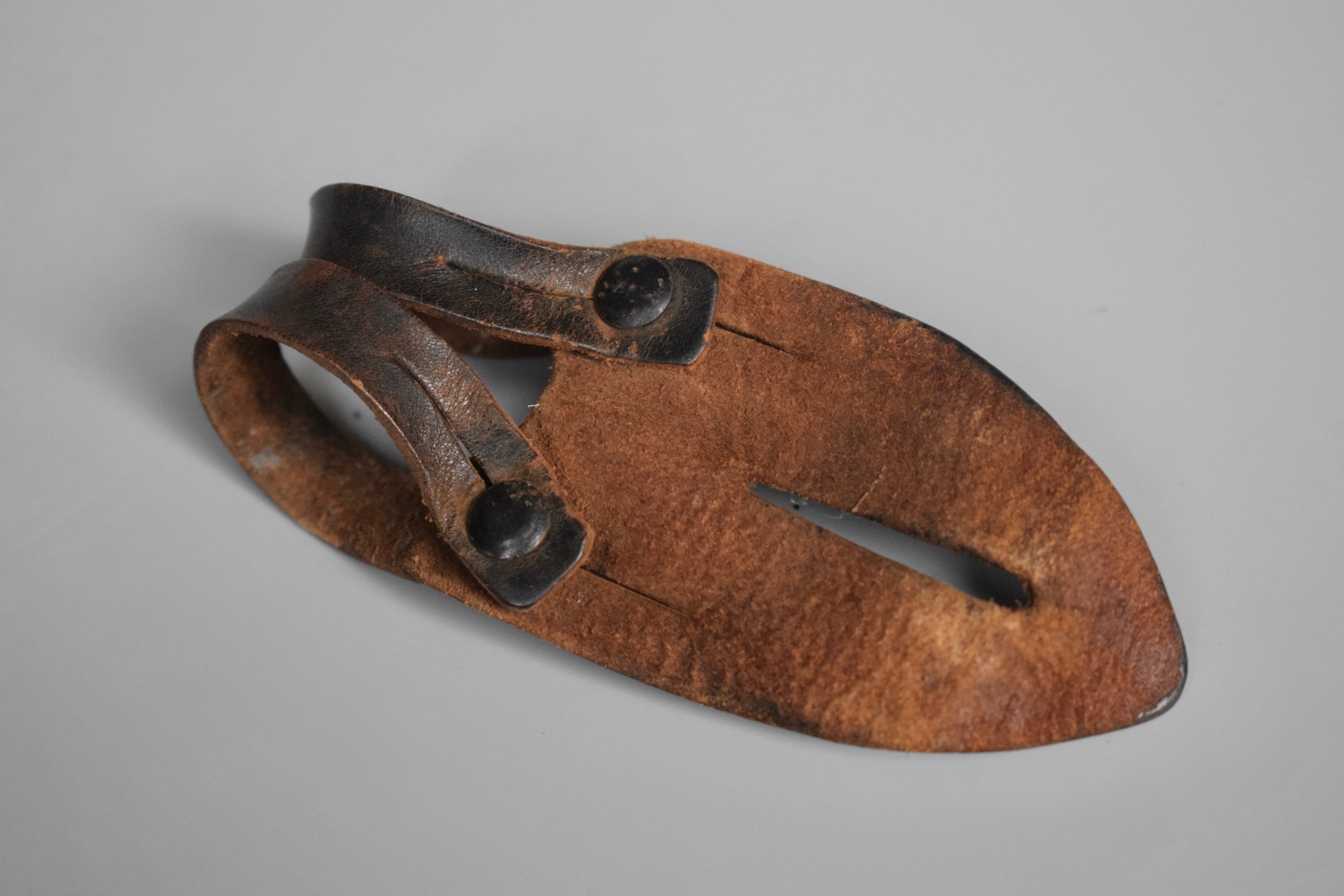 Dienstglas binocular leather button tab — image 2