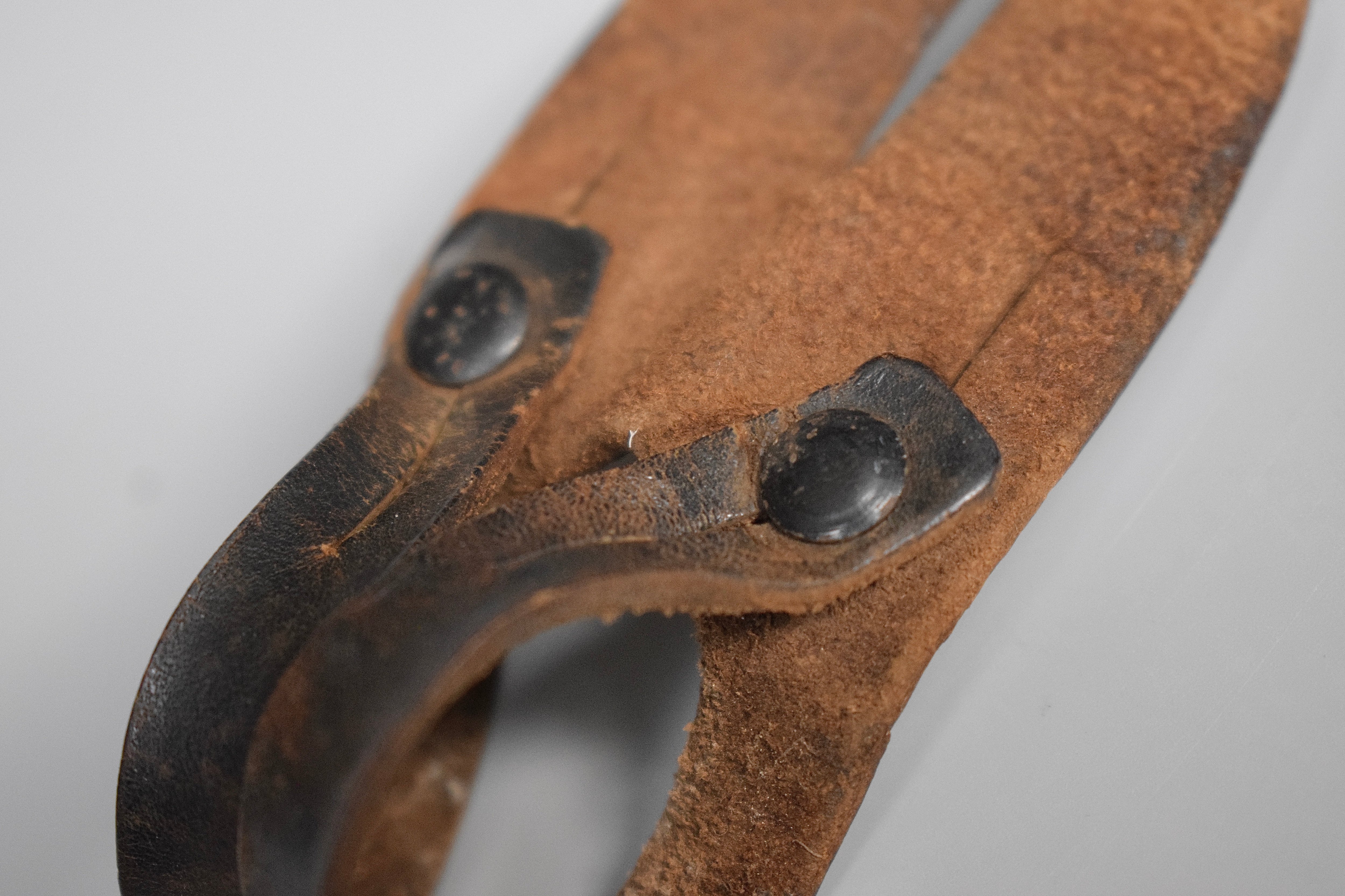 Dienstglas binocular leather button tab — image 3