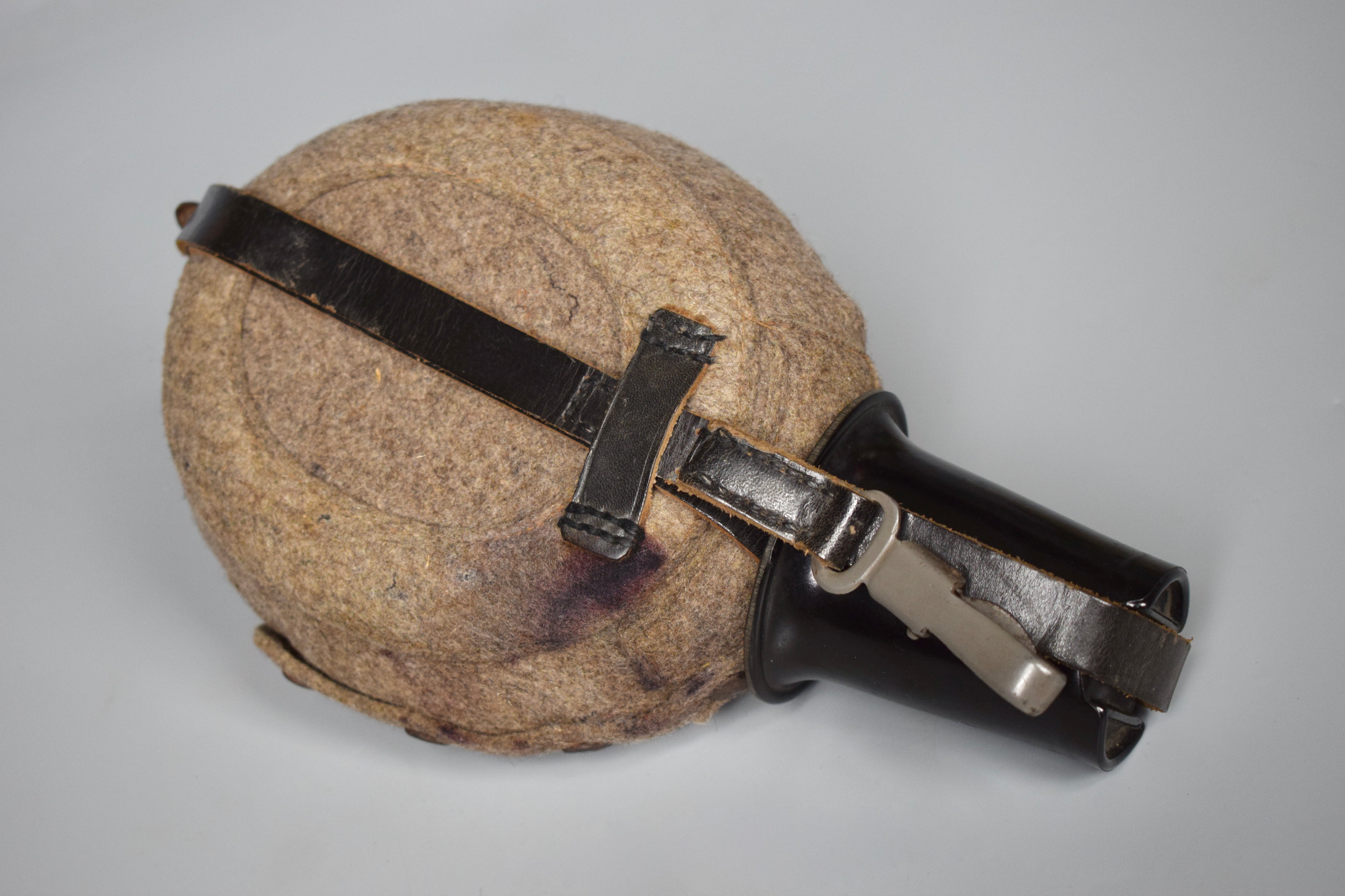 M31 canteen 'W.A.L. 42' w/ Bakelite cup — image 5