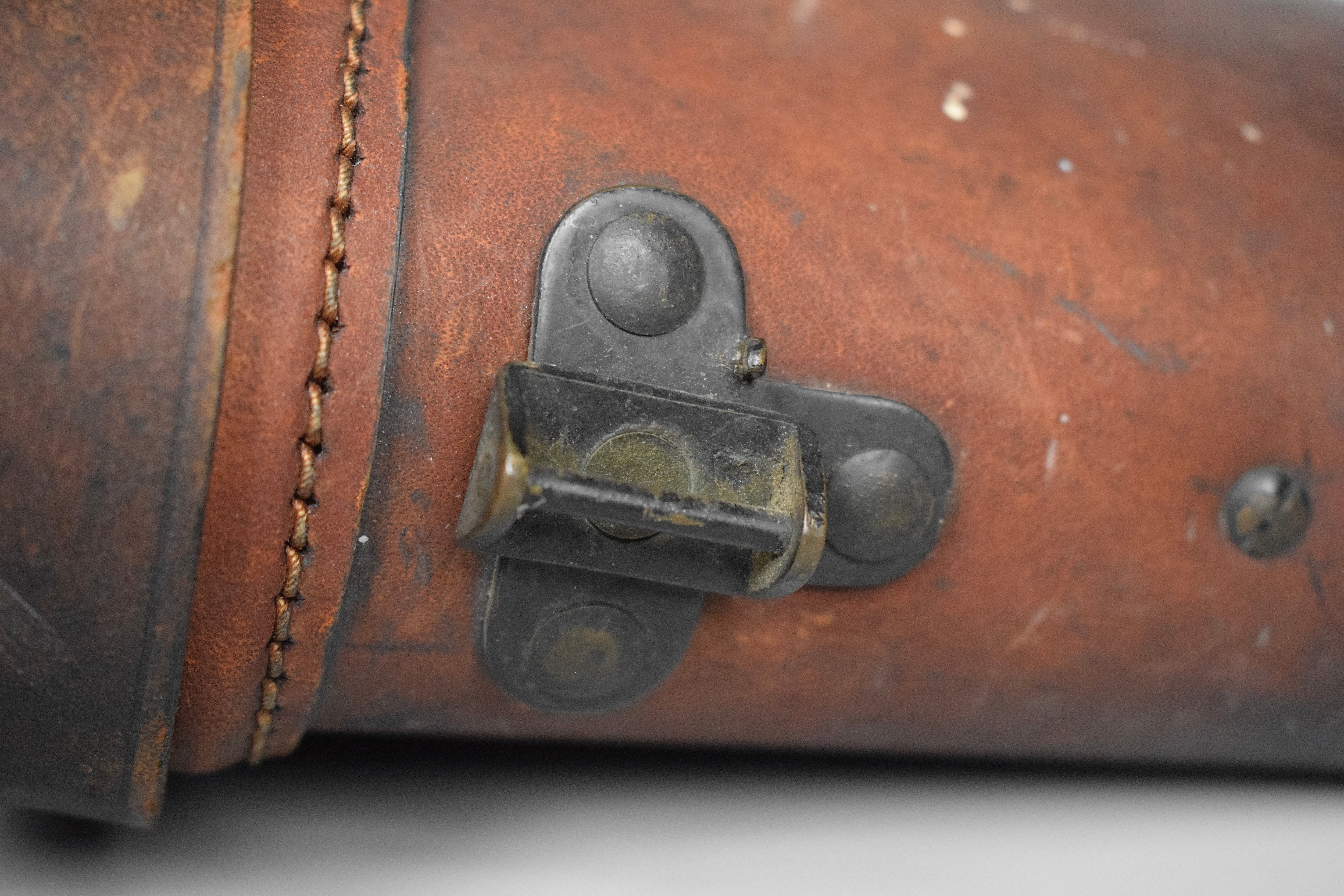 Named pre-war 6x30 Dienstglas case 'Hensoldt Wetzlar' — image 5